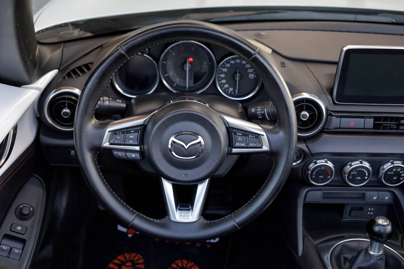 Mazda-MX-5-20-Skyactiv-G160-Revolution-25
