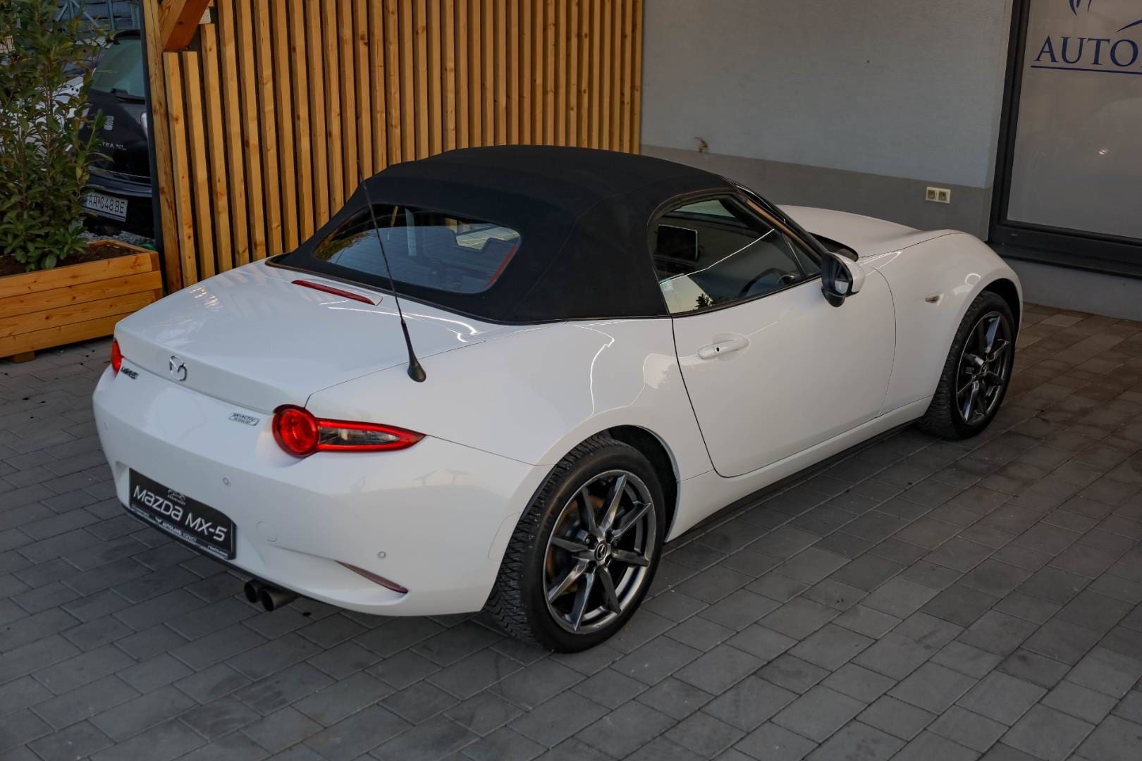 Mazda-MX-5-20-Skyactiv-G160-Revolution-9