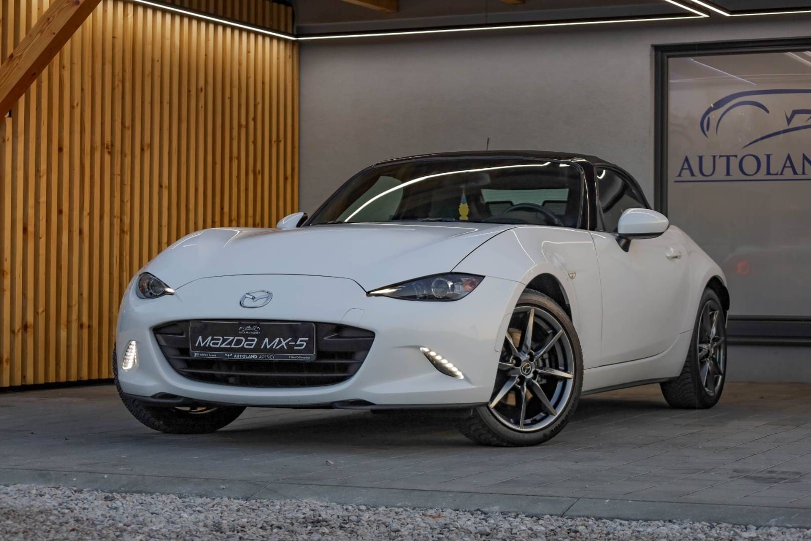Mazda-MX-5-20-Skyactiv-G160-Revolution