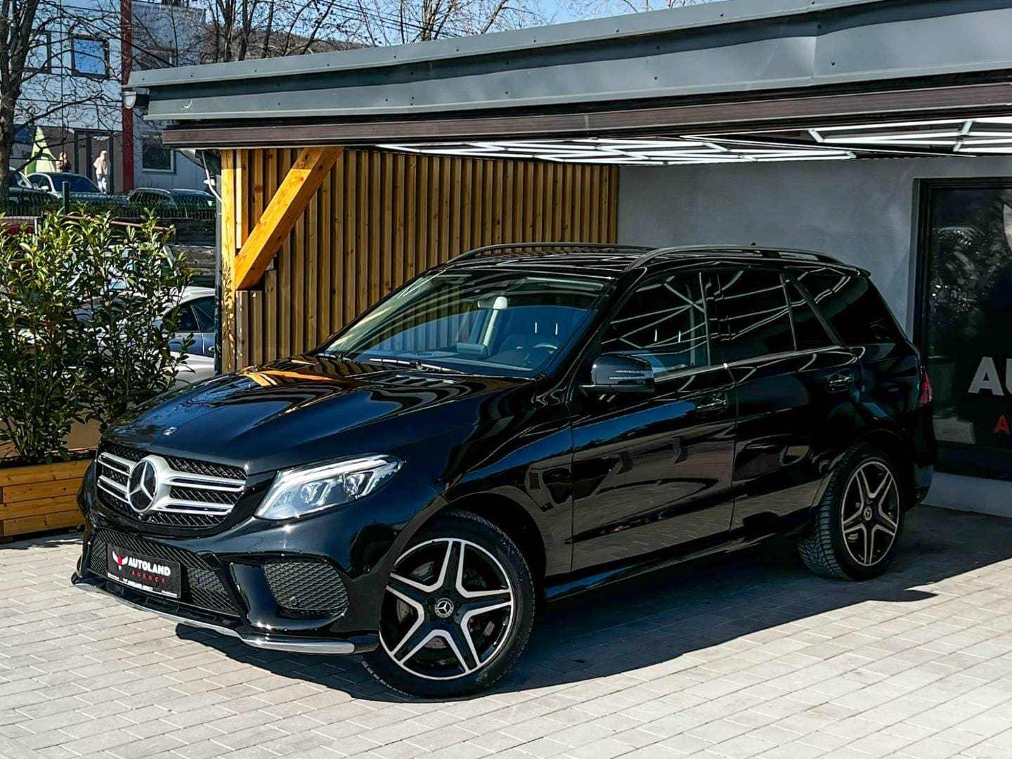 Mercedes-Benz-GLE-SUV-350d-AMG-Line-4Matic-AT-2