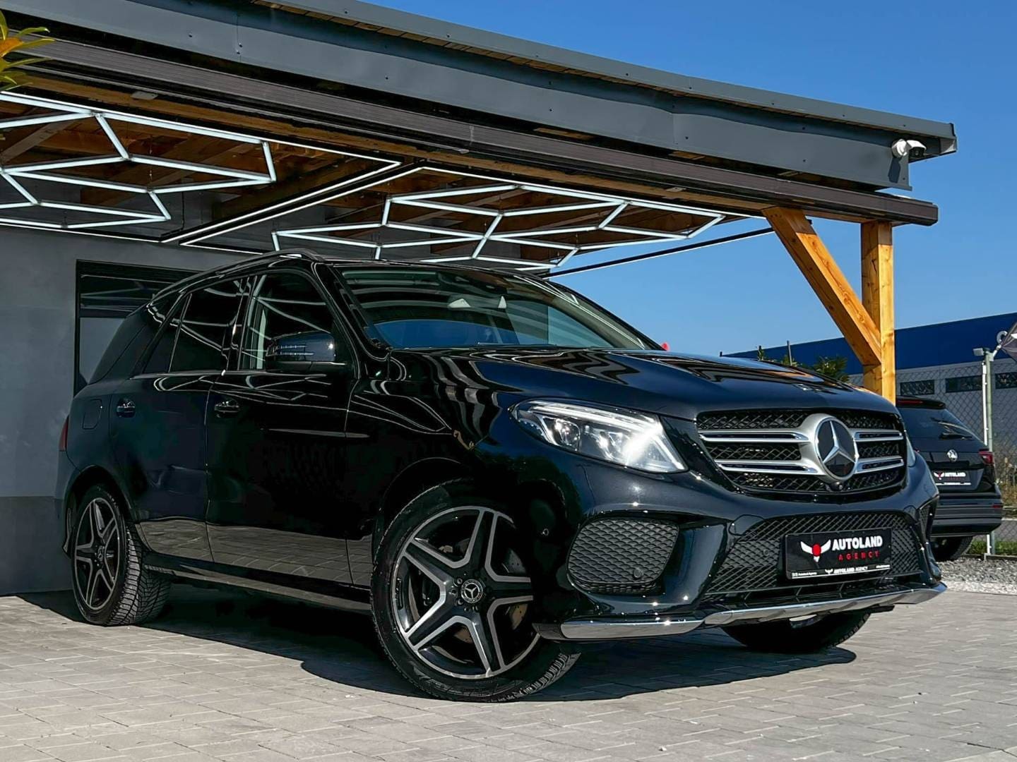 Mercedes-Benz-GLE-SUV-350d-AMG-Line-4Matic-AT-5