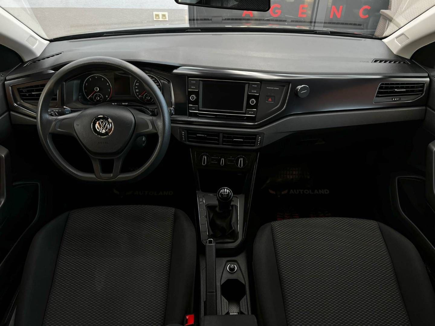 Volkswagen-Polo-10-Comfortline-16