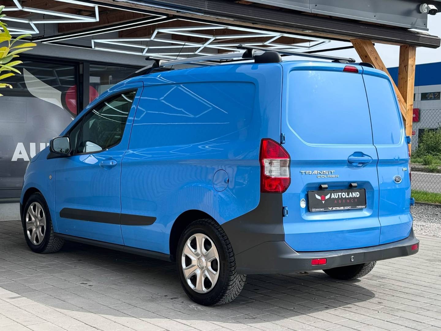 Ford-Transit-Courier-Van-10-EcoBoost-SCTi-Trend-12