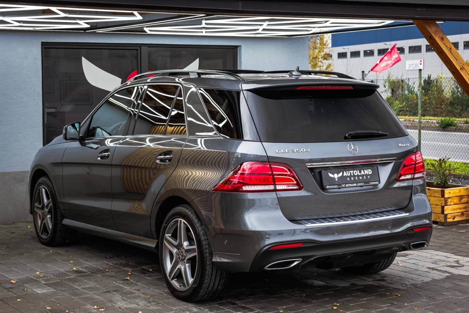 Mercedes-Benz-GLE-SUV-350d-4matic-AT-13