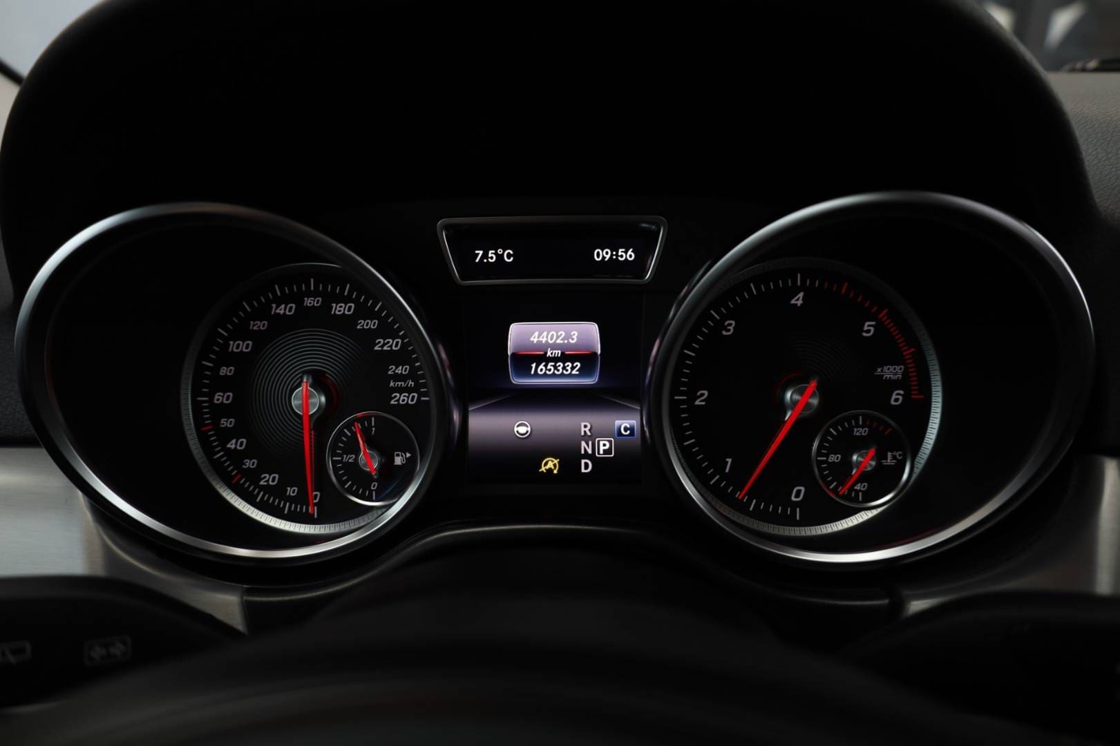 Mercedes-Benz-GLE-SUV-350d-4matic-AT-30