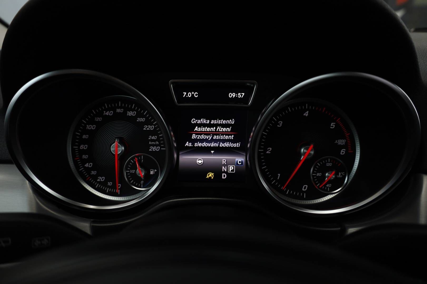 Mercedes-Benz-GLE-SUV-350d-4matic-AT-33