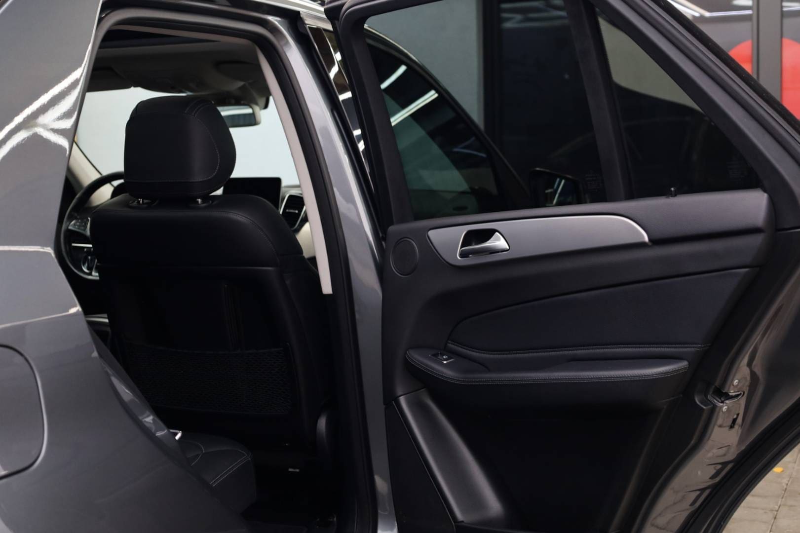 Mercedes-Benz-GLE-SUV-350d-4matic-AT-60