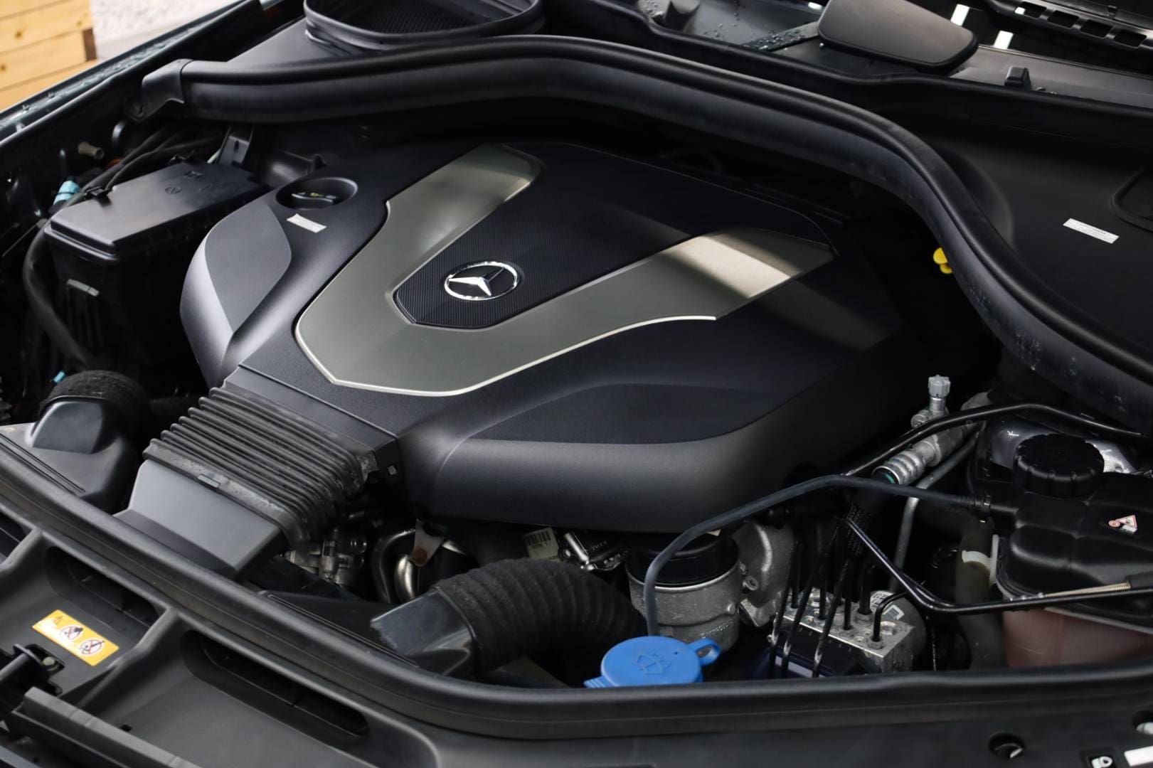 Mercedes-Benz-GLE-SUV-350d-4matic-AT-68