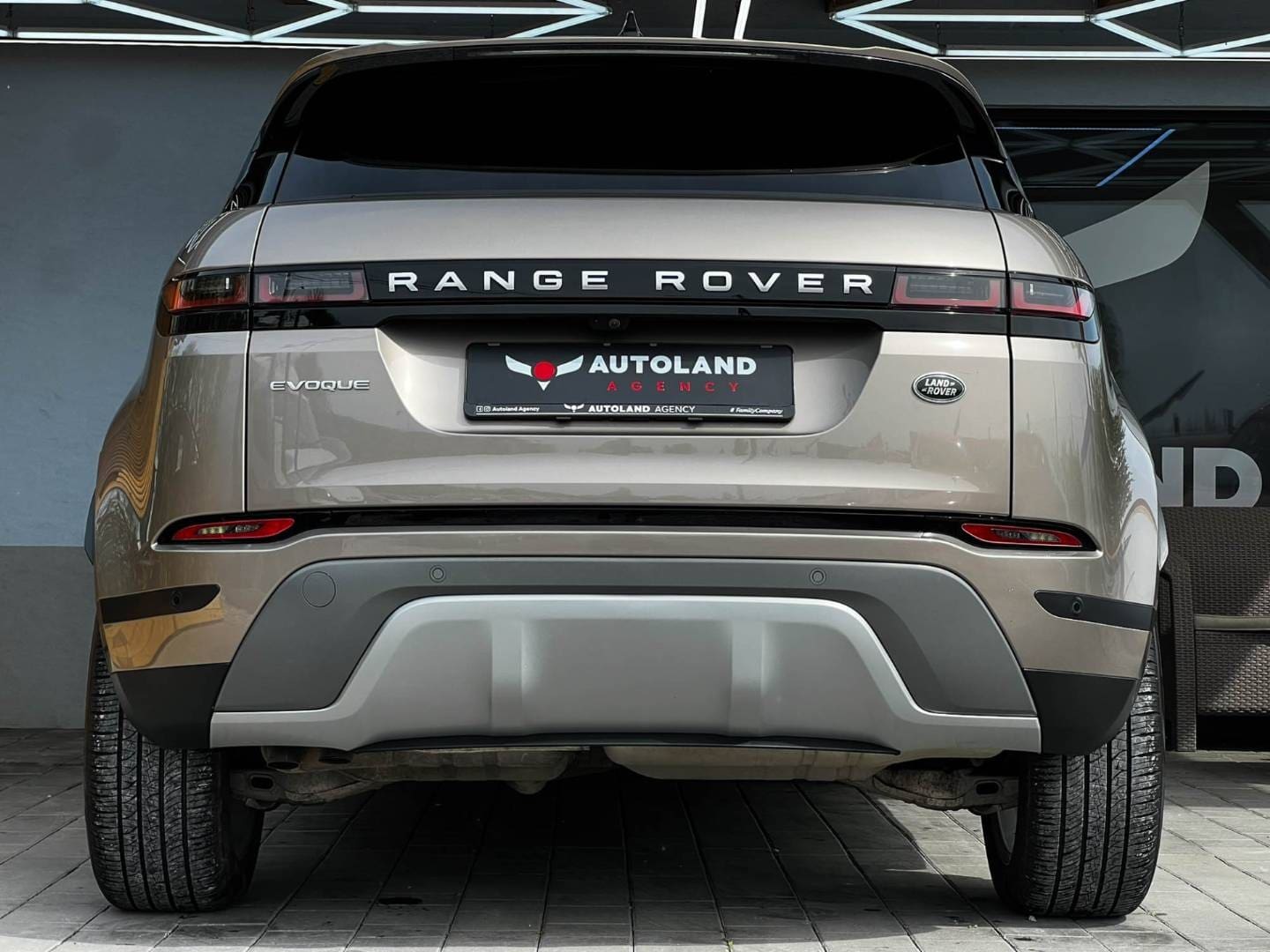 Land-Rover-Range-Rover-Evoque-20D-I4-D165-MHEV-SE-AWD-AT-10