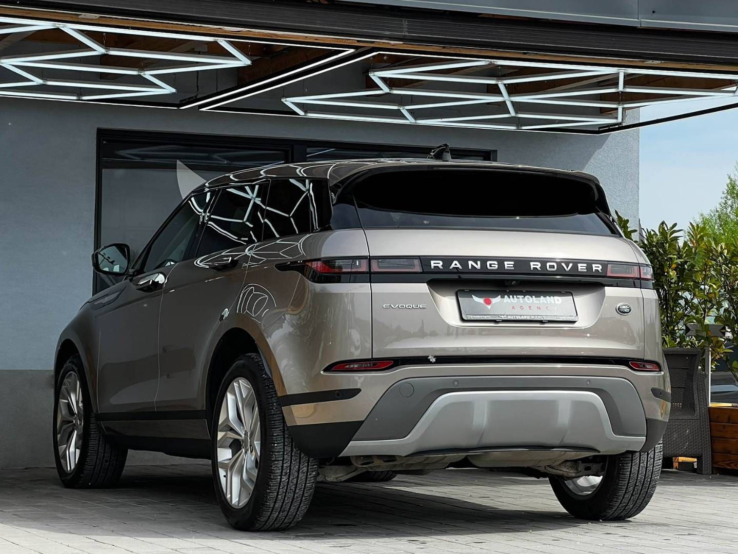 Land-Rover-Range-Rover-Evoque-20D-I4-D165-MHEV-SE-AWD-AT-11