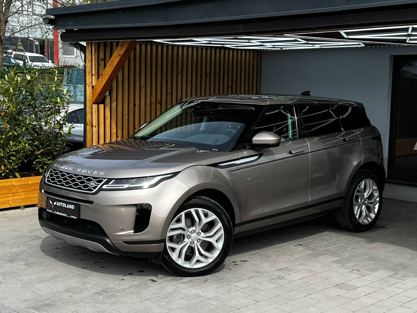 Land-Rover-Range-Rover-Evoque-20D-I4-D165-MHEV-SE-AWD-AT-2