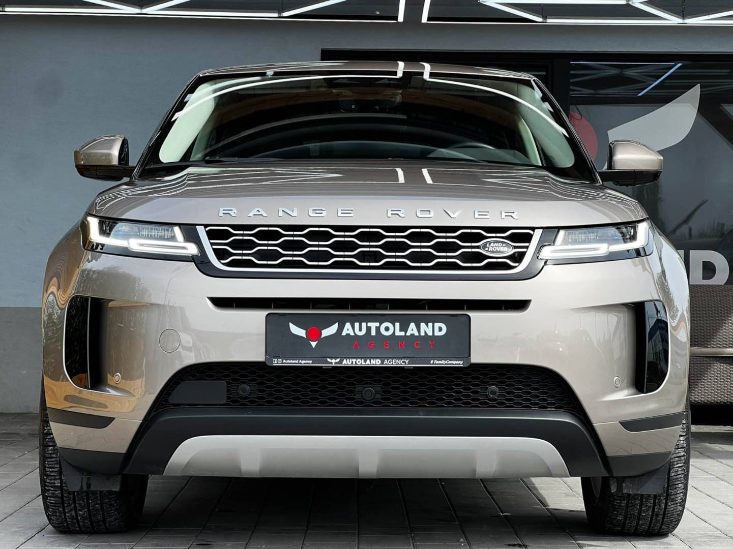 Land-Rover-Range-Rover-Evoque-20D-I4-D165-MHEV-SE-AWD-AT-3