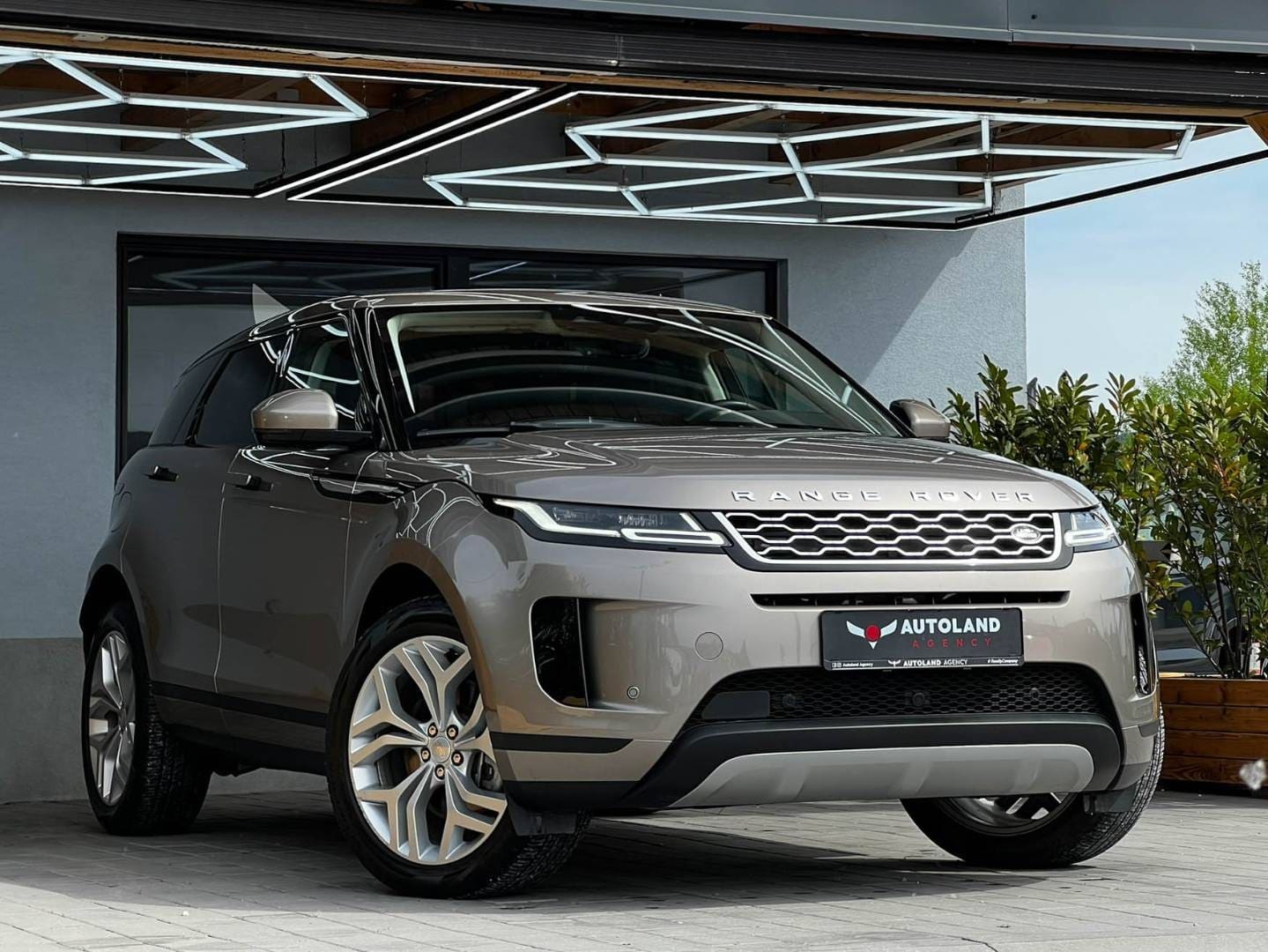 Land-Rover-Range-Rover-Evoque-20D-I4-D165-MHEV-SE-AWD-AT-4