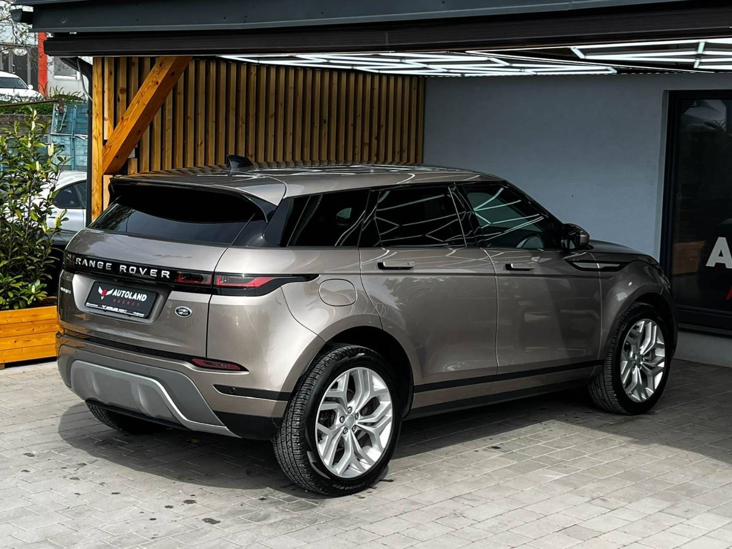 Land-Rover-Range-Rover-Evoque-20D-I4-D165-MHEV-SE-AWD-AT-9