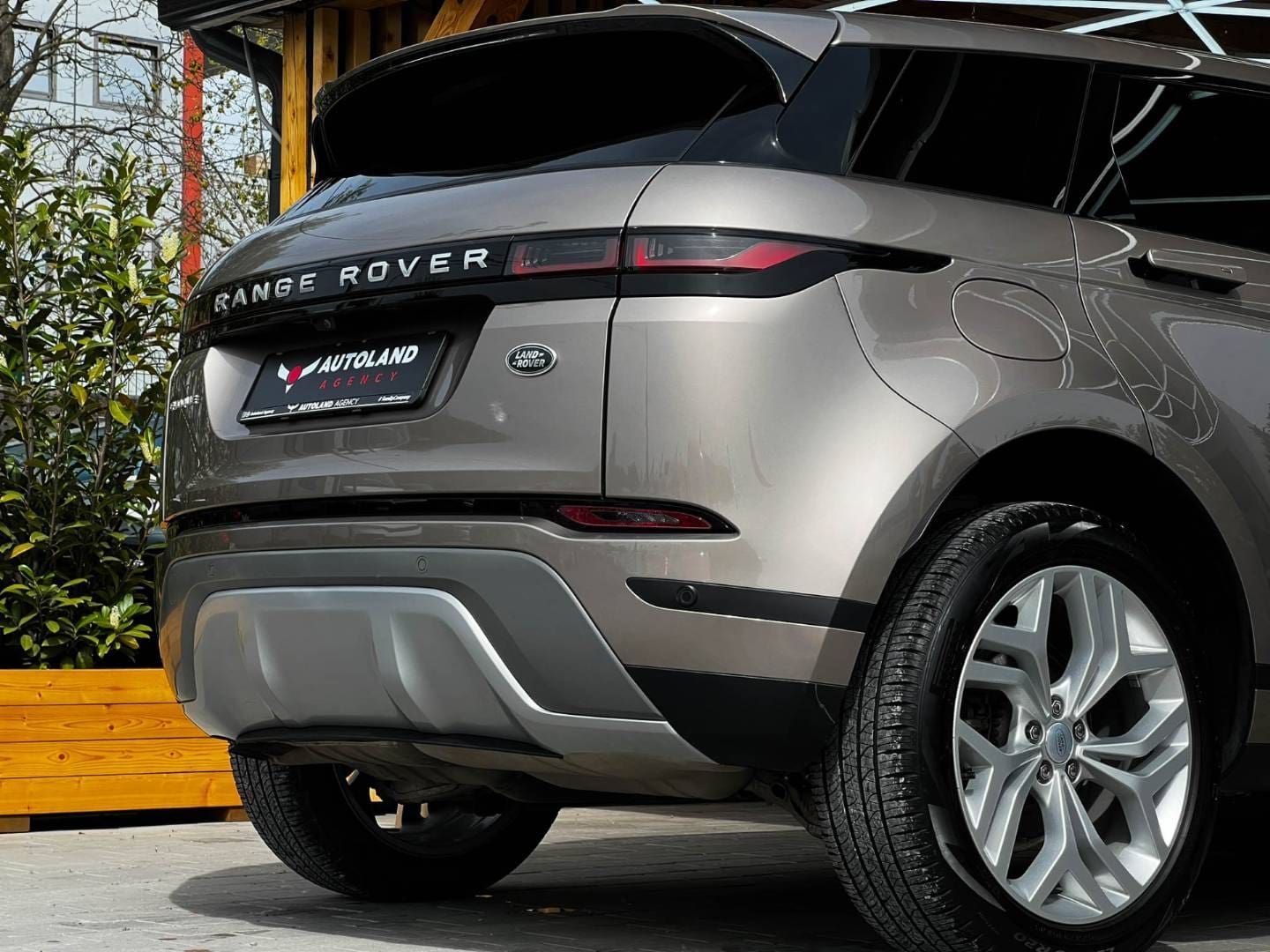 Land-Rover-Range-Rover-Evoque-20D-I4-D165-MHEV-SE-AWD-AT-96