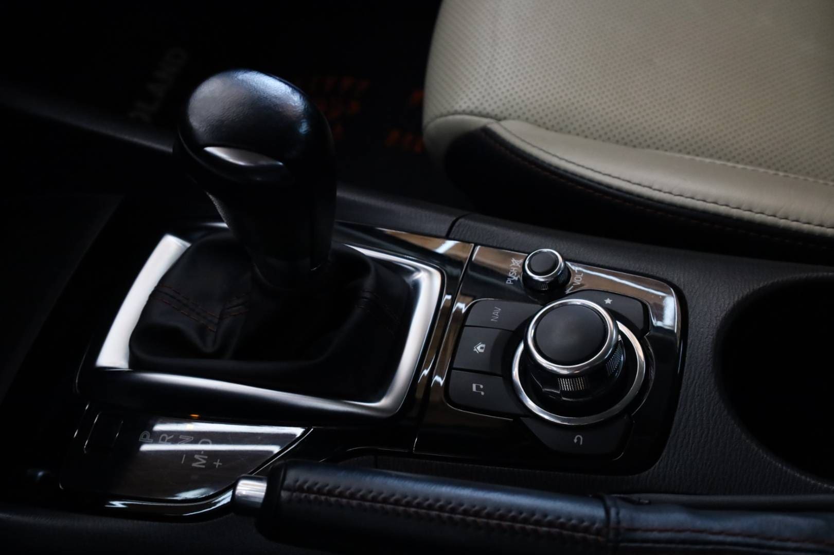 Mazda-3-20-Skyactiv-G120-Revolution-TOP-AT-37