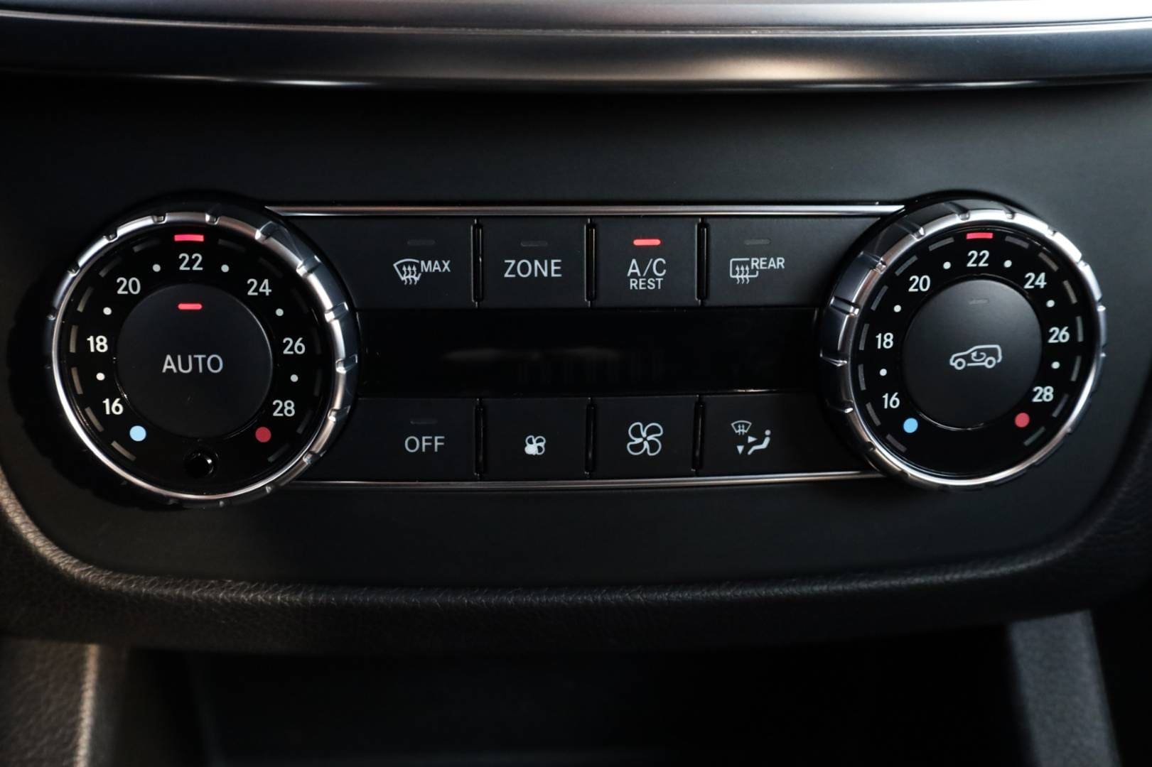 Mercedes-Benz-M-trieda-350-BlueTEC-4matic-37