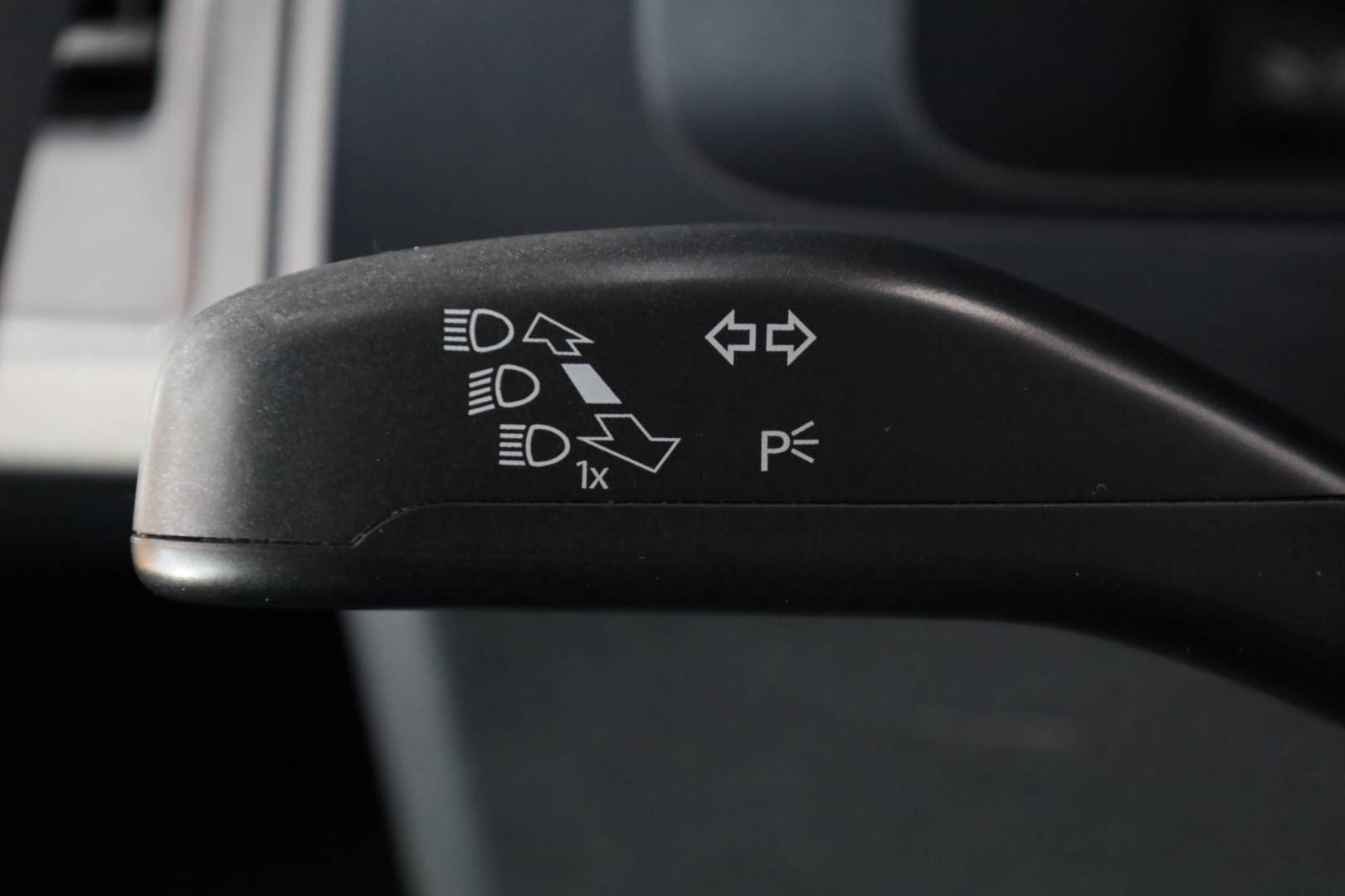 Volkswagen-T6-Kombi-2-0-TDI-BMT-LR-Najazdova-plosina-26