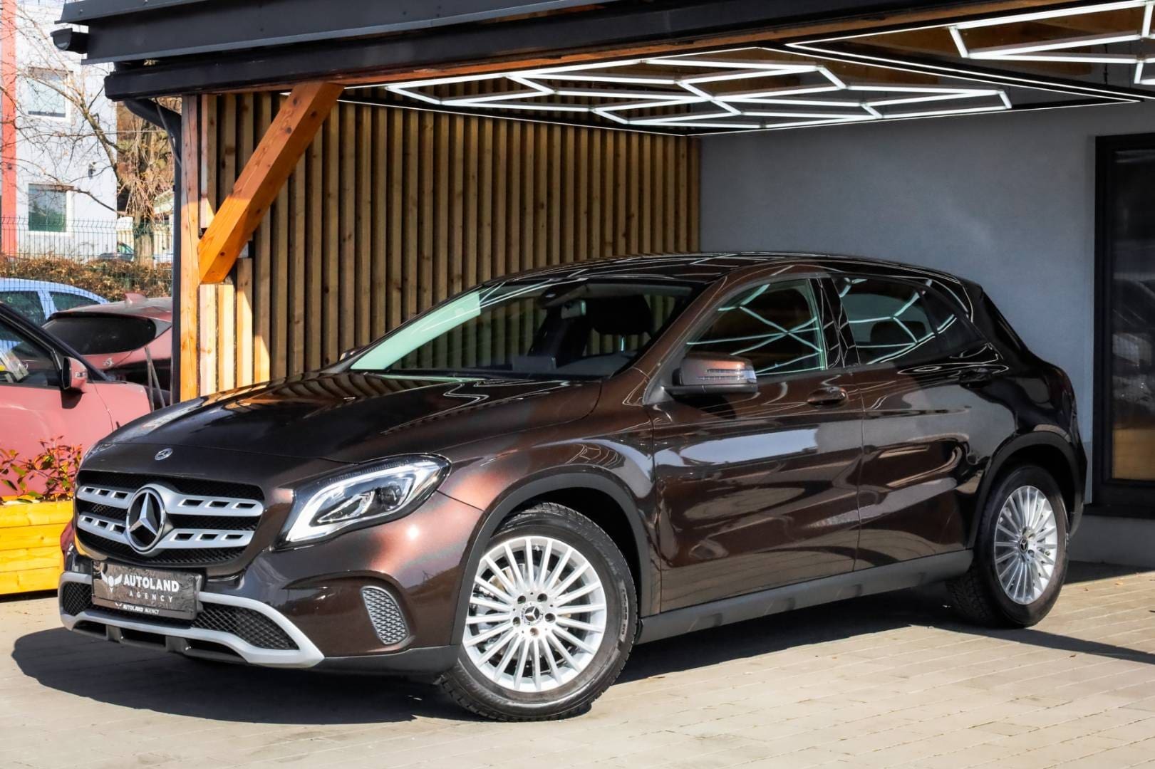 Mercedes-Benz-GLA-180-AT-1