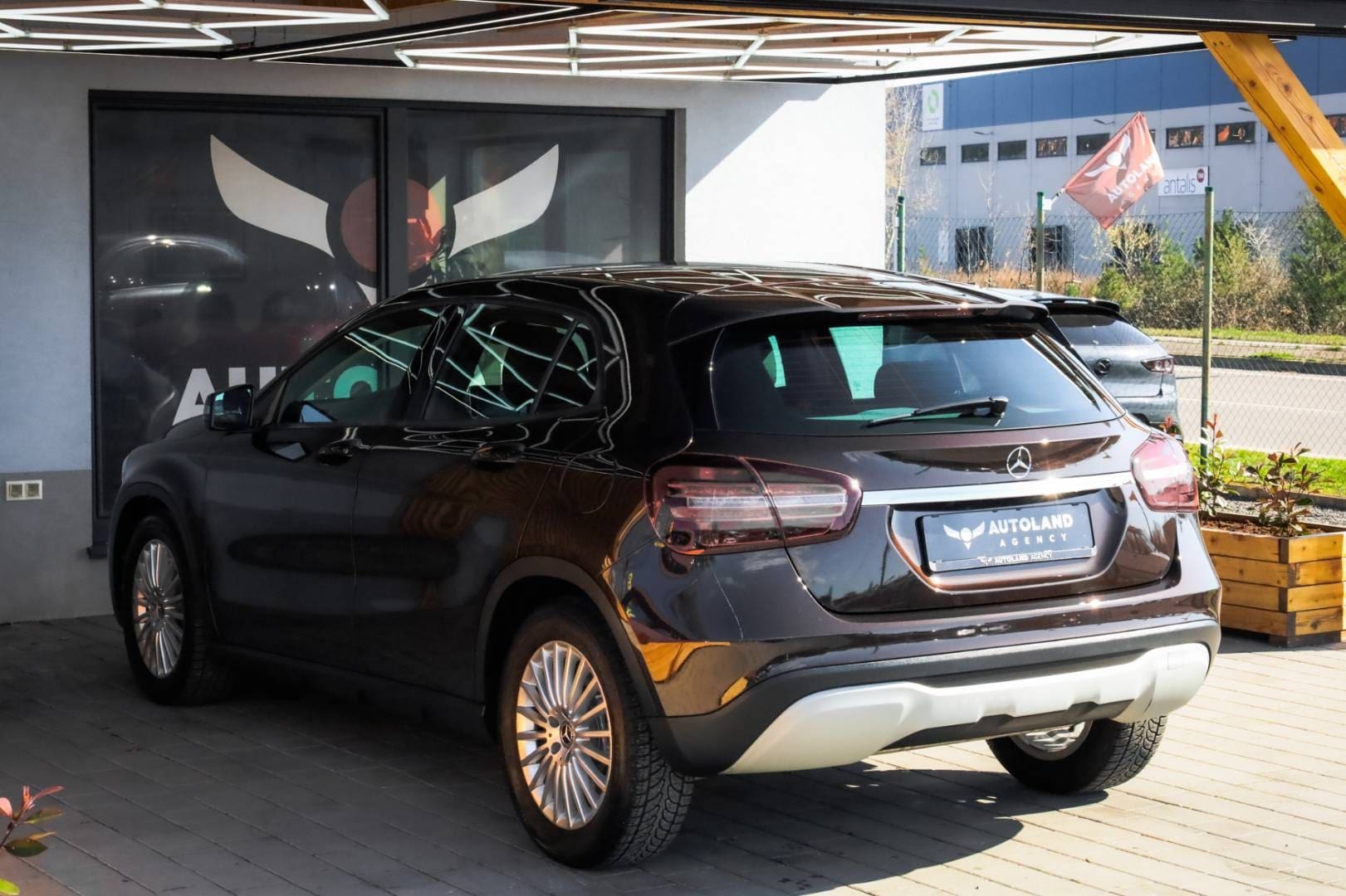 Mercedes-Benz-GLA-180-AT-13