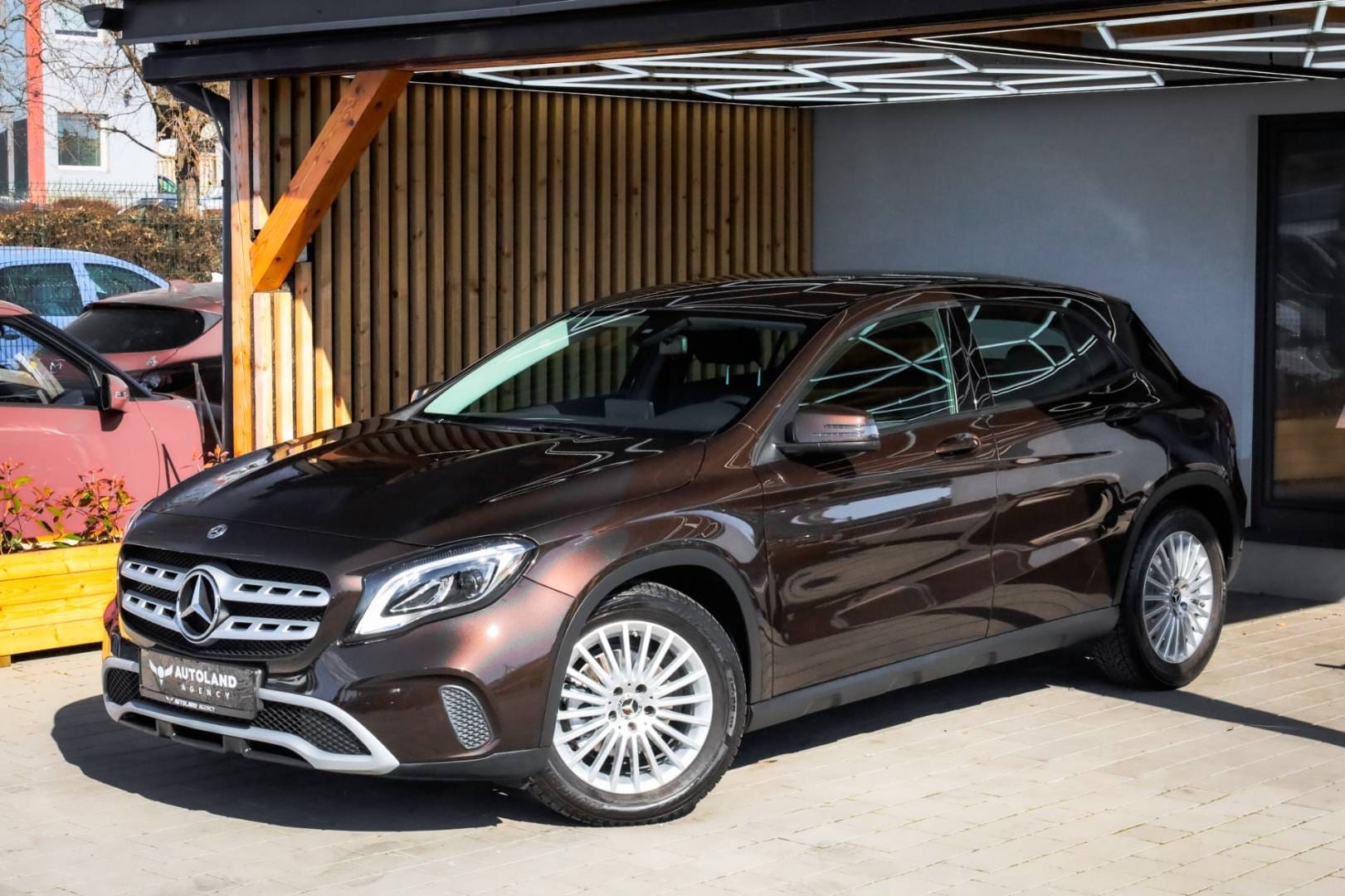 Mercedes-Benz-GLA-180-AT-2
