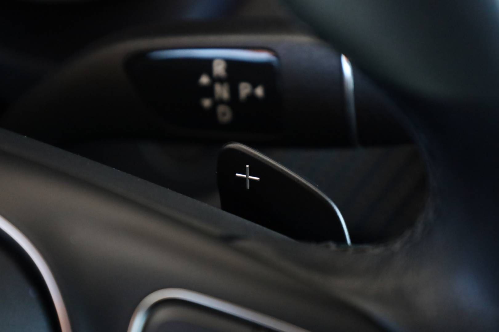Mercedes-Benz-GLA-180-AT-26