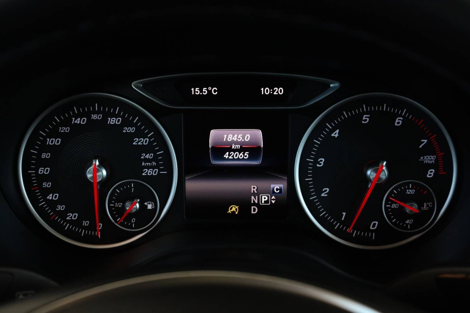 Mercedes-Benz-GLA-180-AT-27