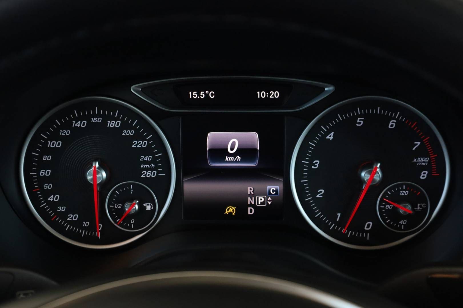 Mercedes-Benz-GLA-180-AT-28