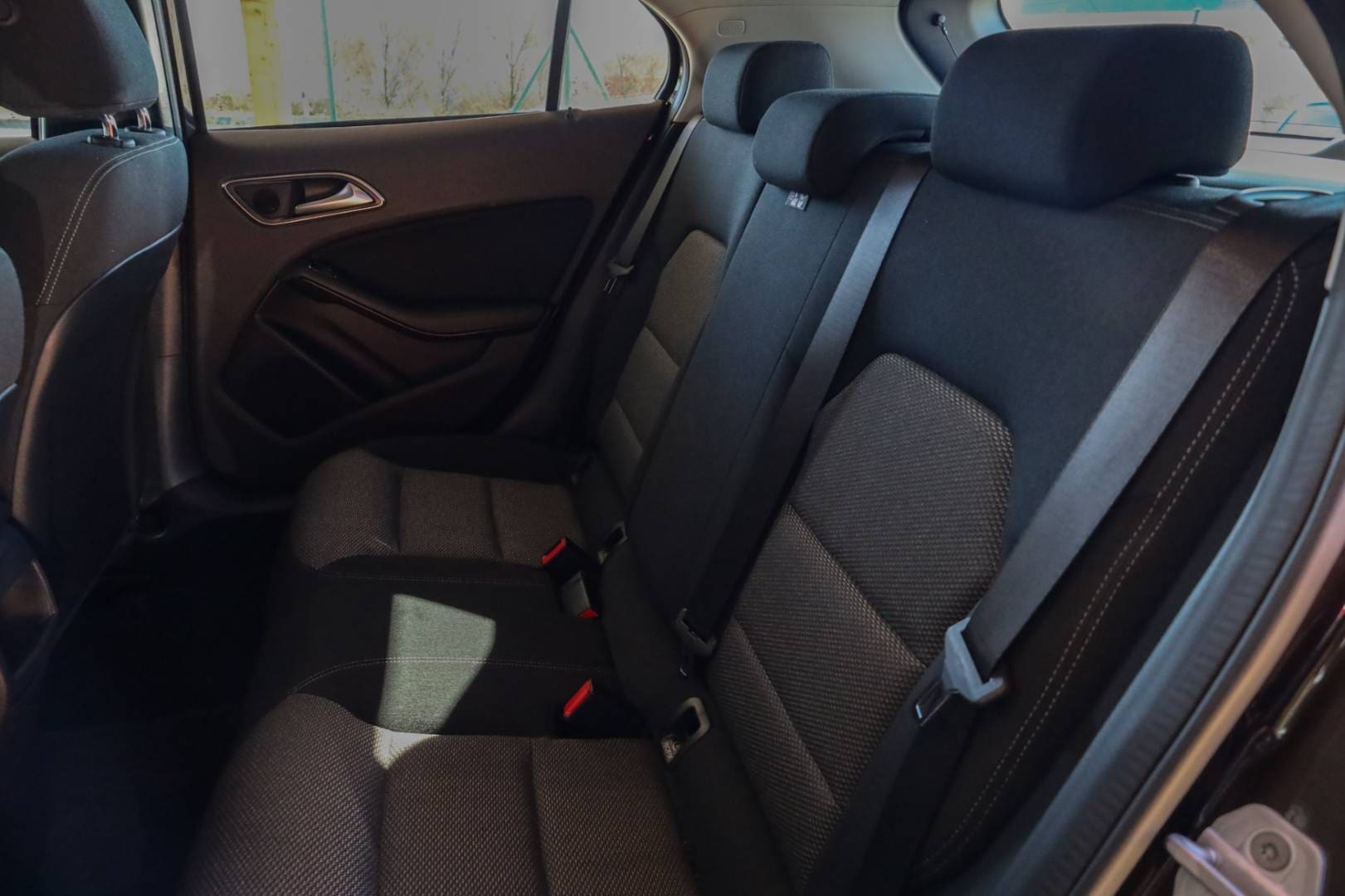 Mercedes-Benz-GLA-180-AT-43