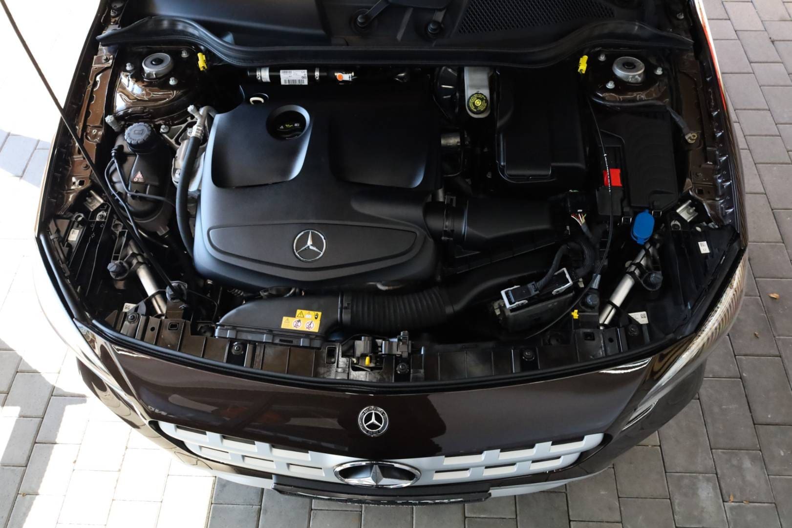 Mercedes-Benz-GLA-180-AT-49