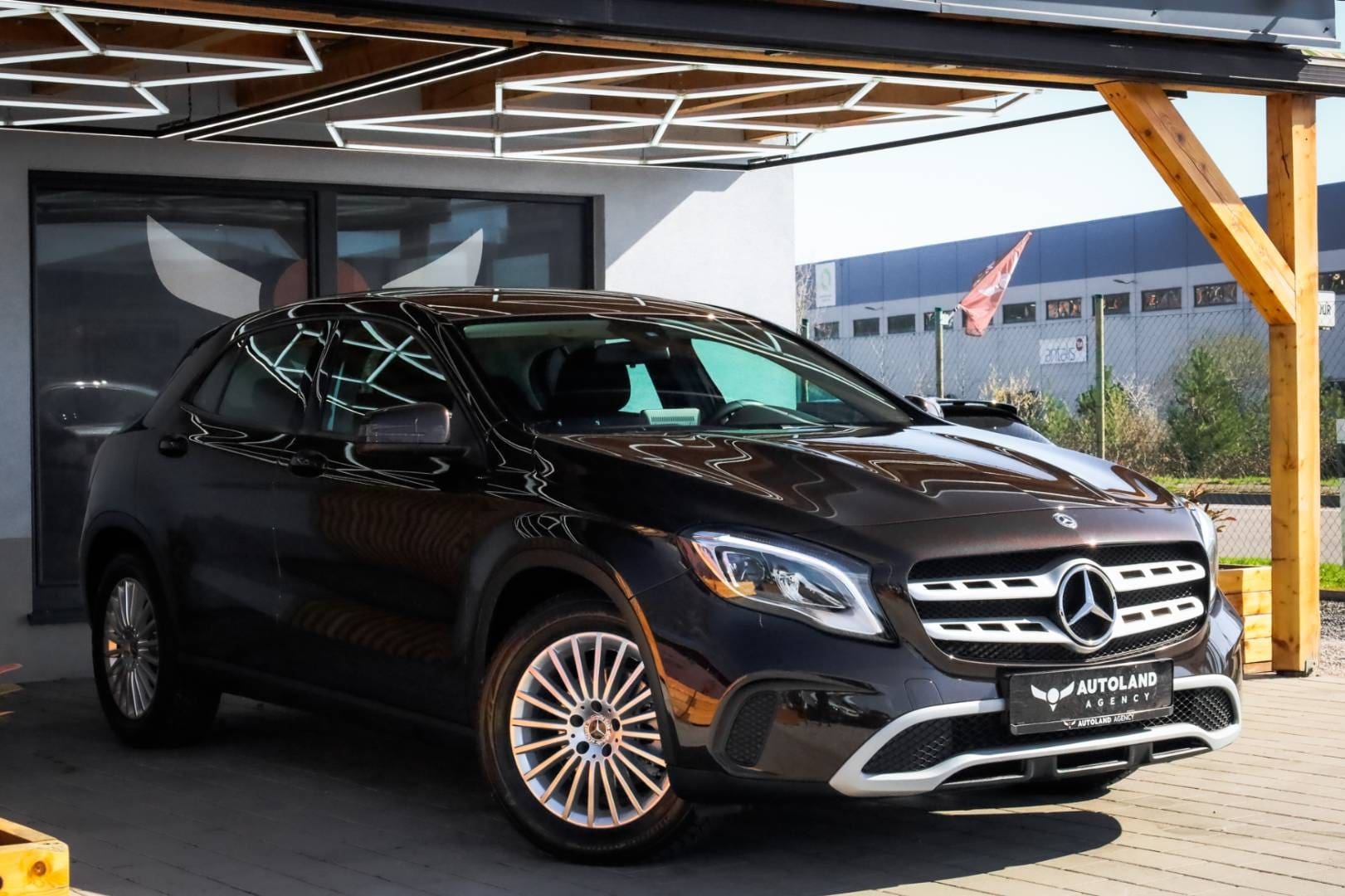 Mercedes-Benz-GLA-180-AT-5