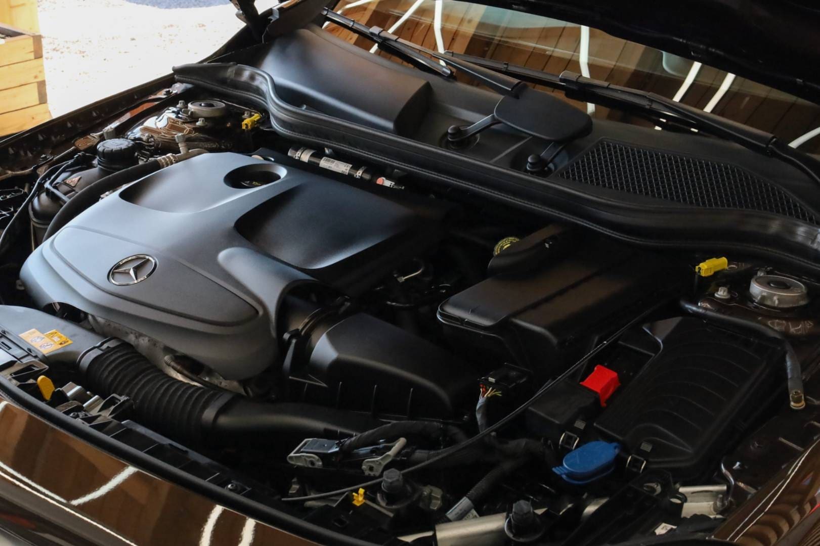 Mercedes-Benz-GLA-180-AT-53