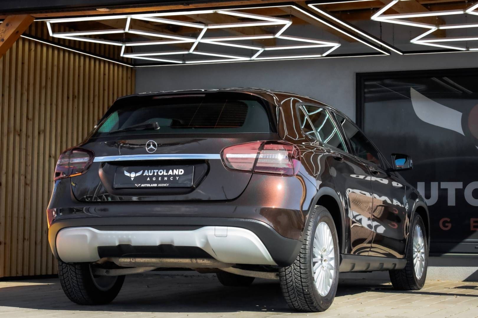 Mercedes-Benz-GLA-180-AT-7