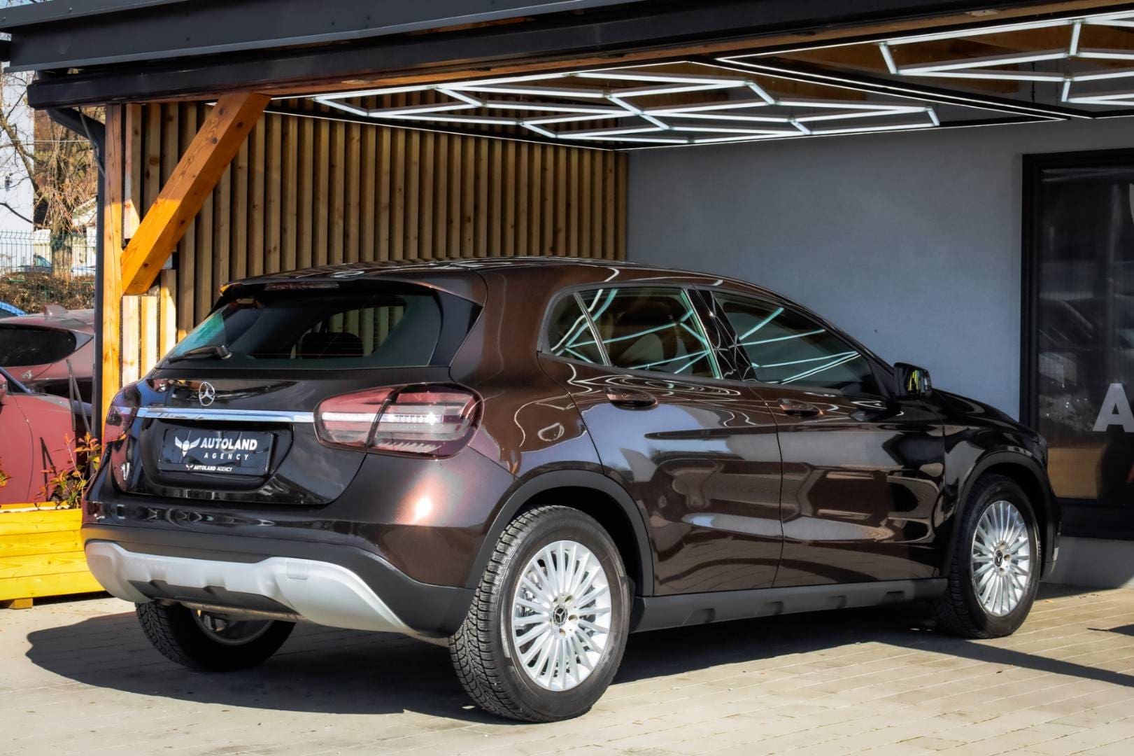 Mercedes-Benz-GLA-180-AT-8