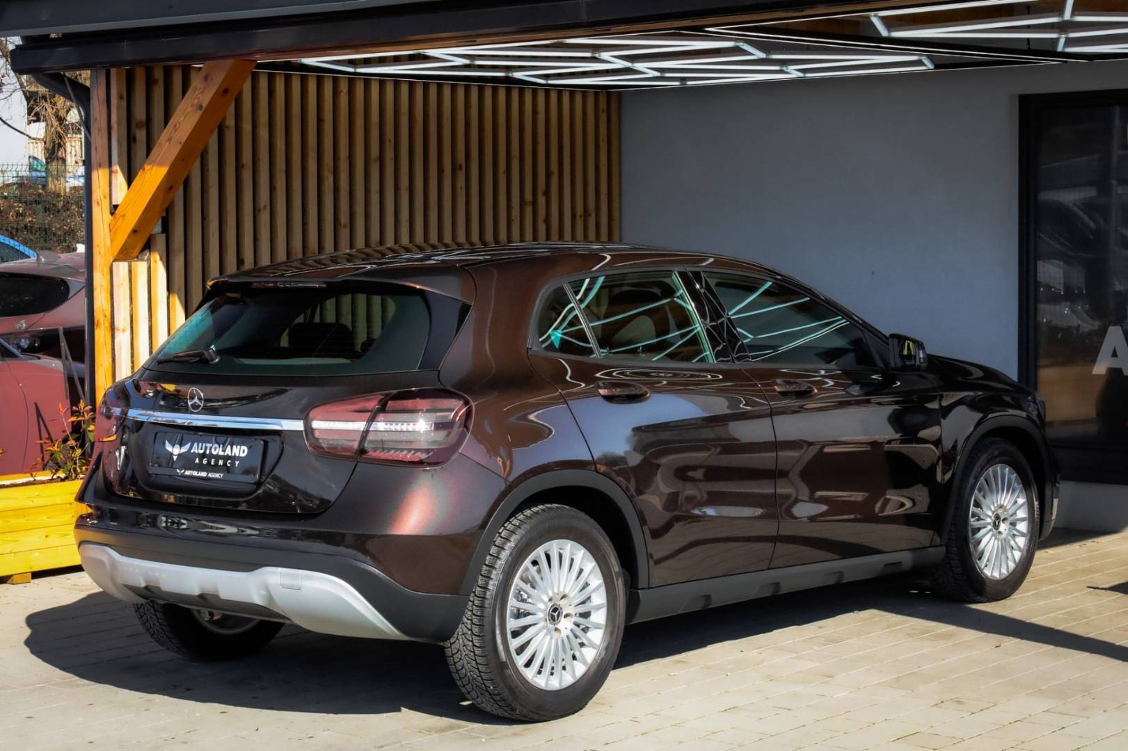 Mercedes-Benz-GLA-180-AT-9