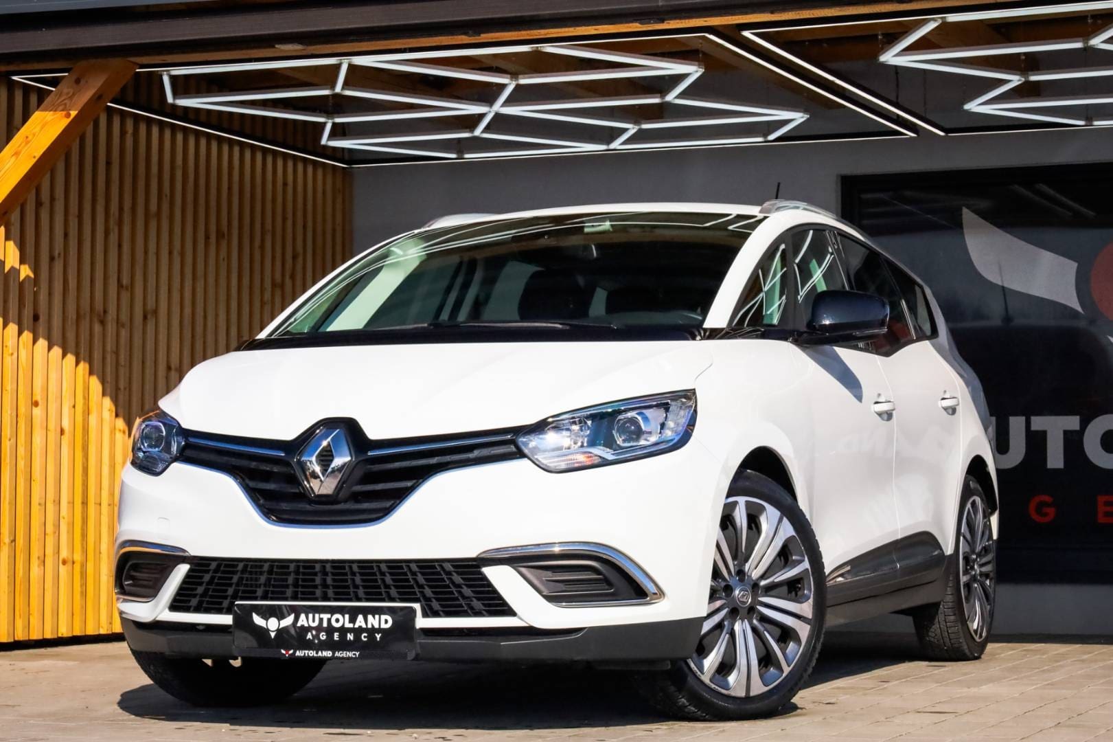 Renault-Grand-Scenic-13-TCe-Zen-7-miest