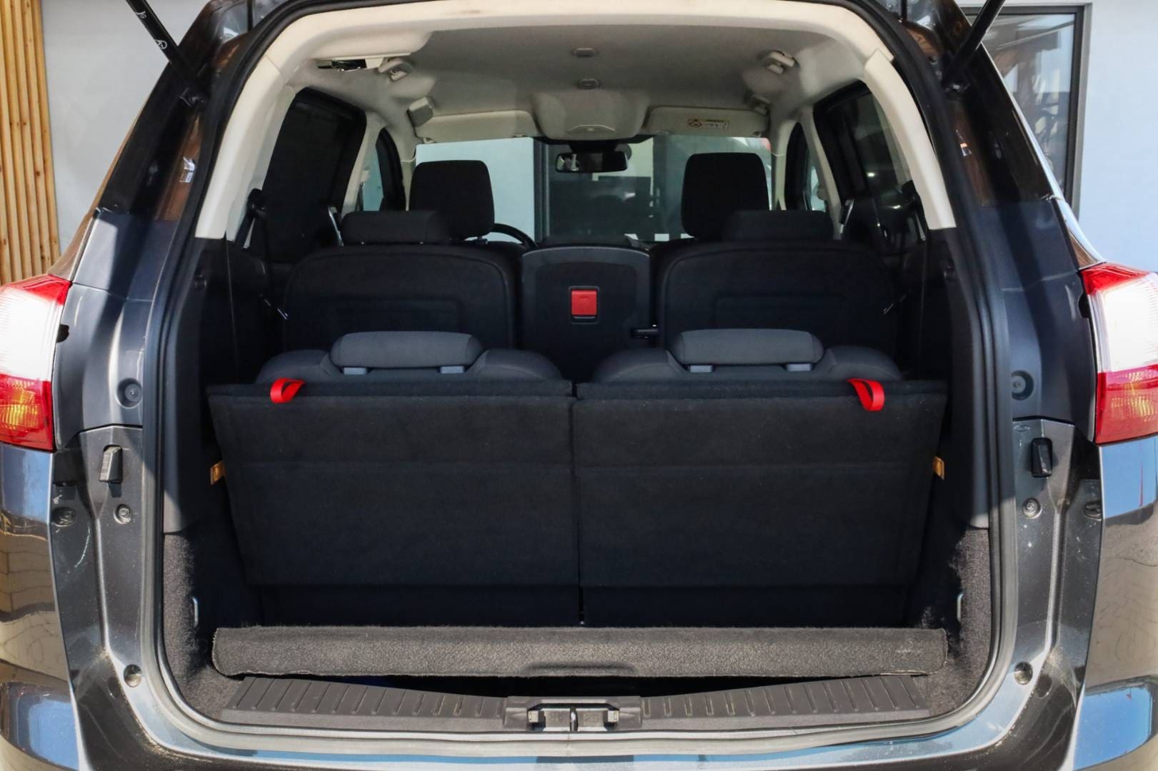 Ford-Grand-C-Max-15-TDCi-120k-Business-38