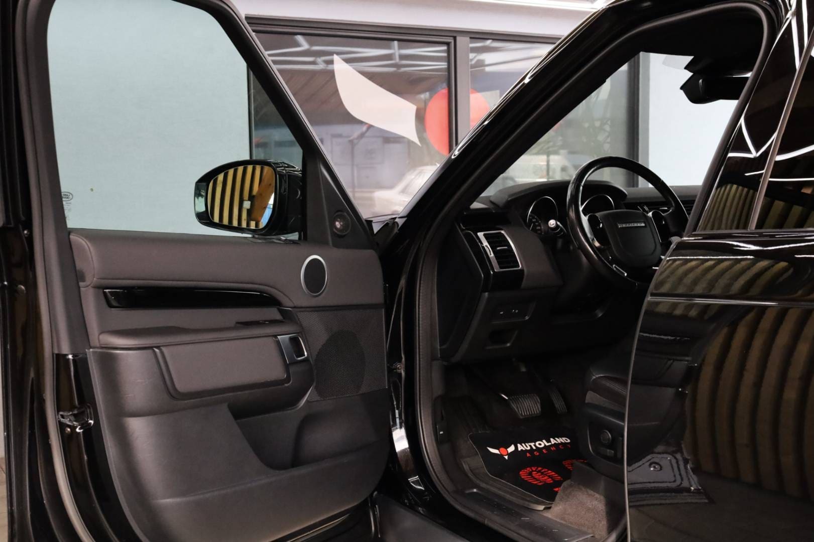 Land-Rover-Discovery-30D-SDV6-306k-HSE-Luxury-AWD-AT-10
