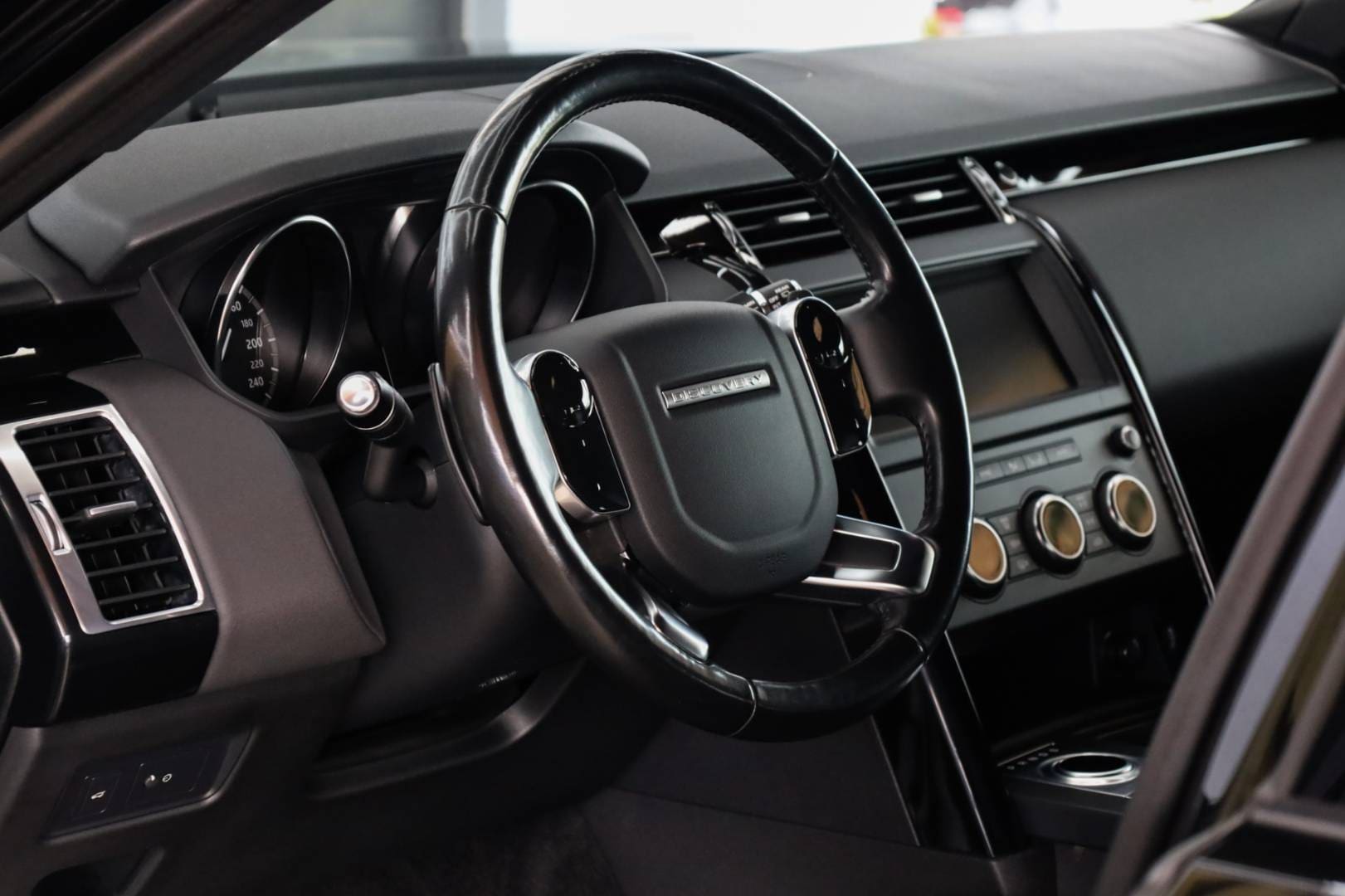 Land-Rover-Discovery-30D-SDV6-306k-HSE-Luxury-AWD-AT-11