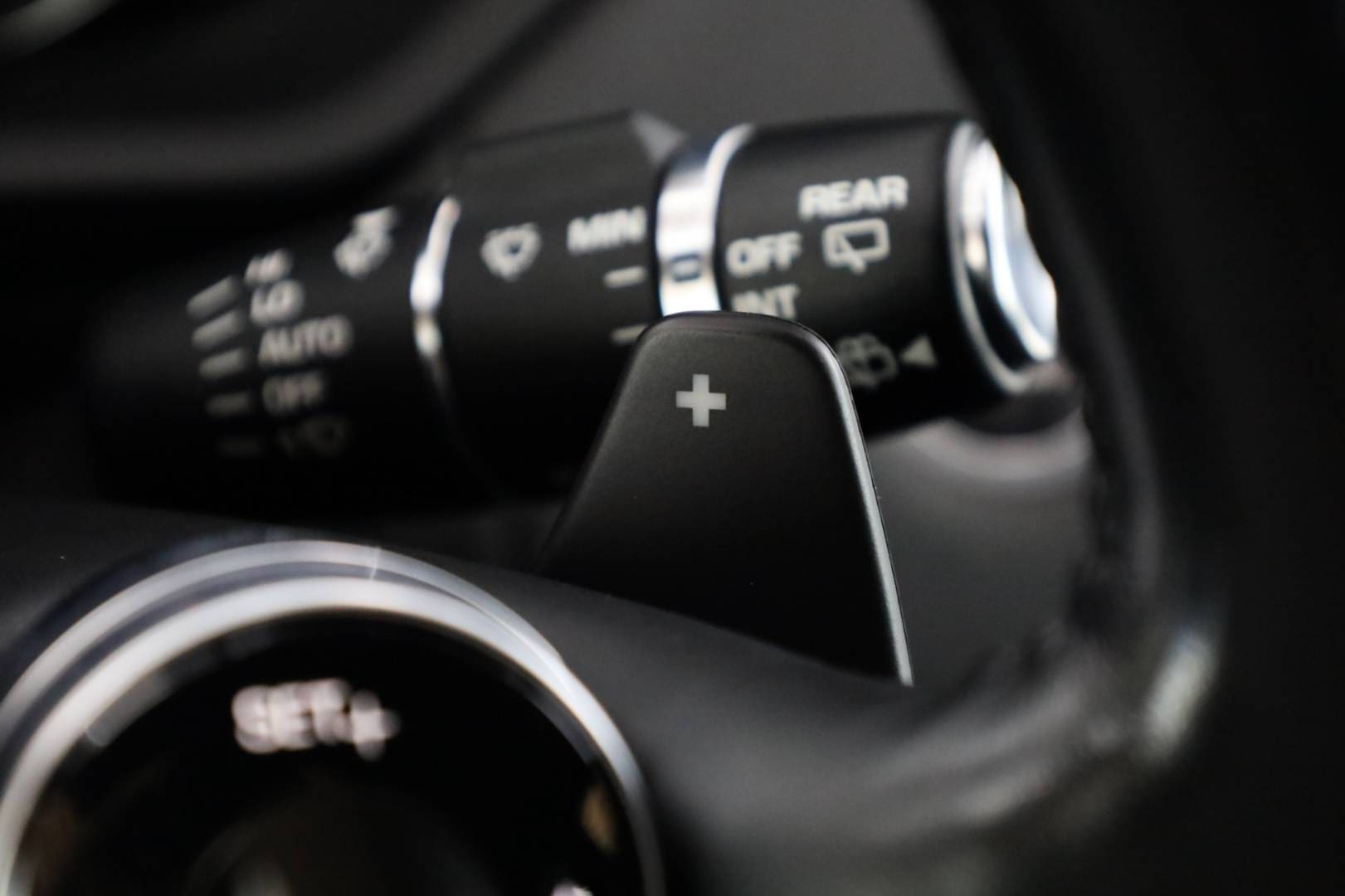 Land-Rover-Discovery-30D-SDV6-306k-HSE-Luxury-AWD-AT-21