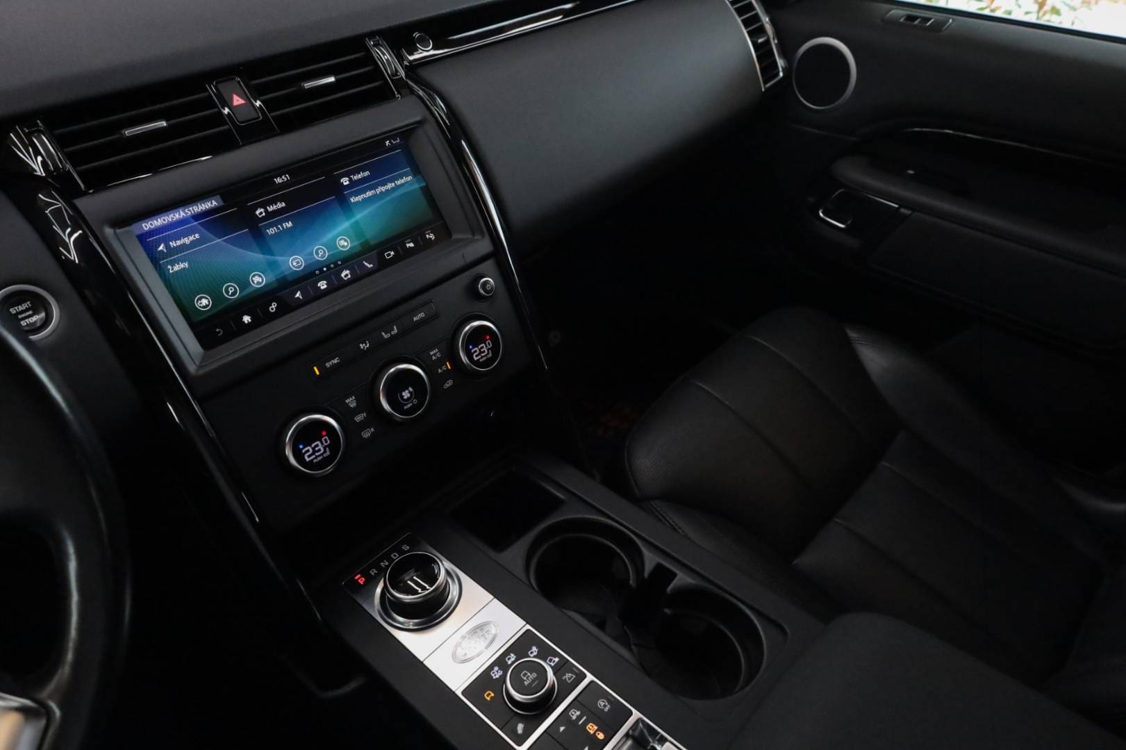 Land-Rover-Discovery-30D-SDV6-306k-HSE-Luxury-AWD-AT-23