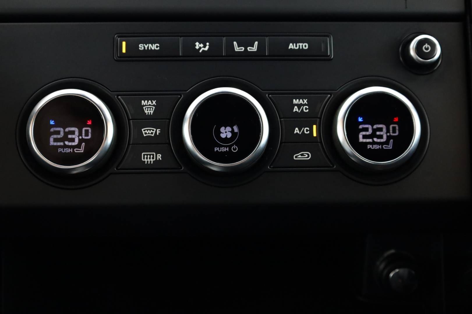 Land-Rover-Discovery-30D-SDV6-306k-HSE-Luxury-AWD-AT-37