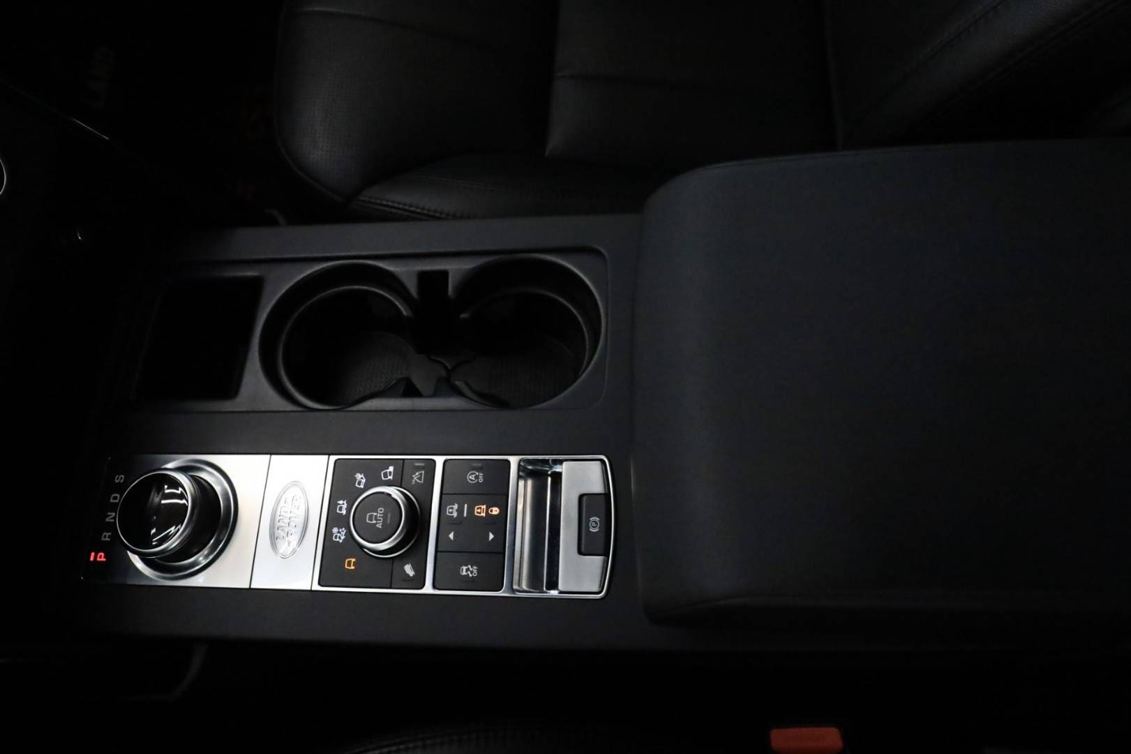 Land-Rover-Discovery-30D-SDV6-306k-HSE-Luxury-AWD-AT-39