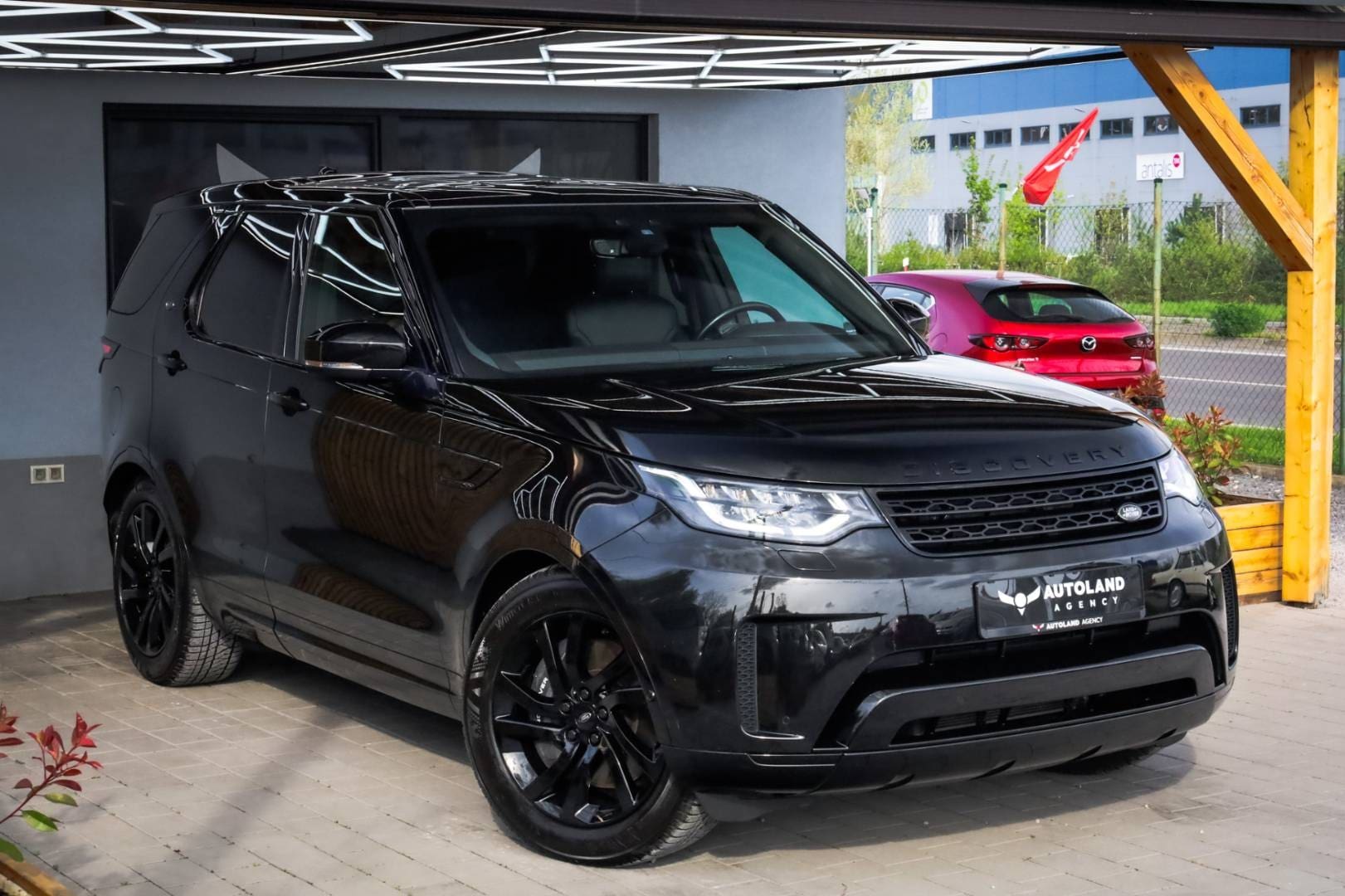 Land-Rover-Discovery-30D-SDV6-306k-HSE-Luxury-AWD-AT-4