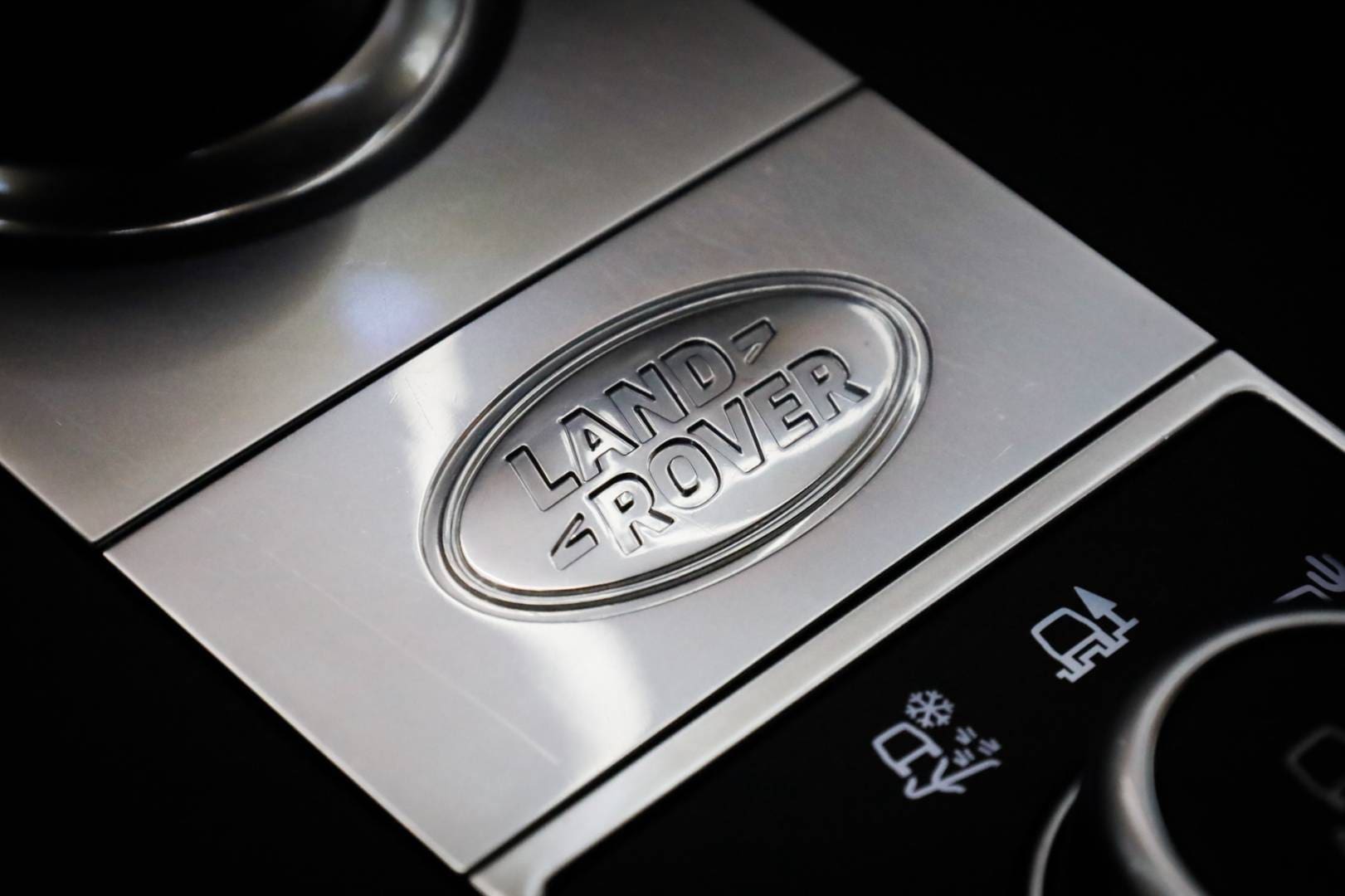 Land-Rover-Discovery-30D-SDV6-306k-HSE-Luxury-AWD-AT-40