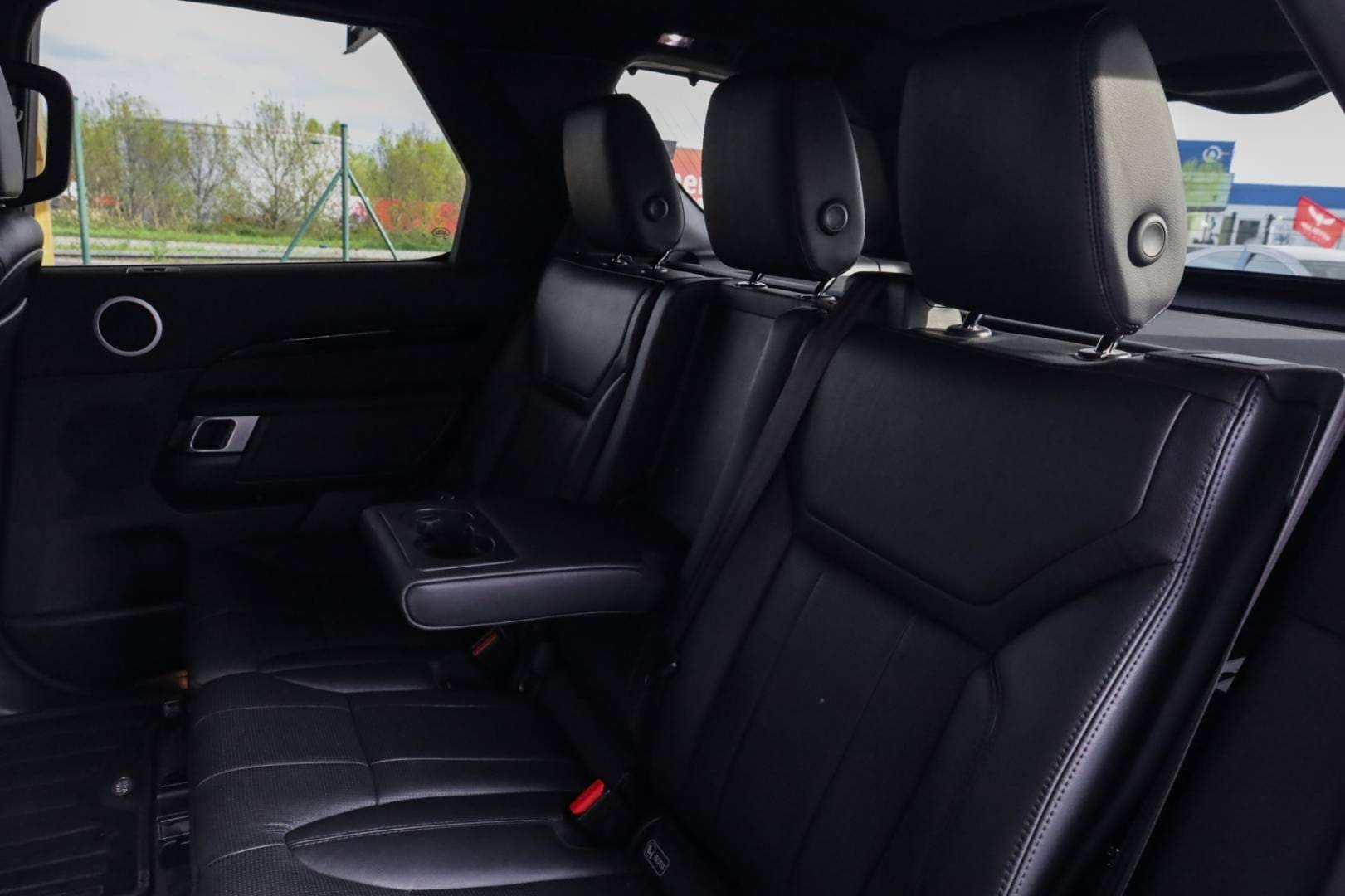 Land-Rover-Discovery-30D-SDV6-306k-HSE-Luxury-AWD-AT-46