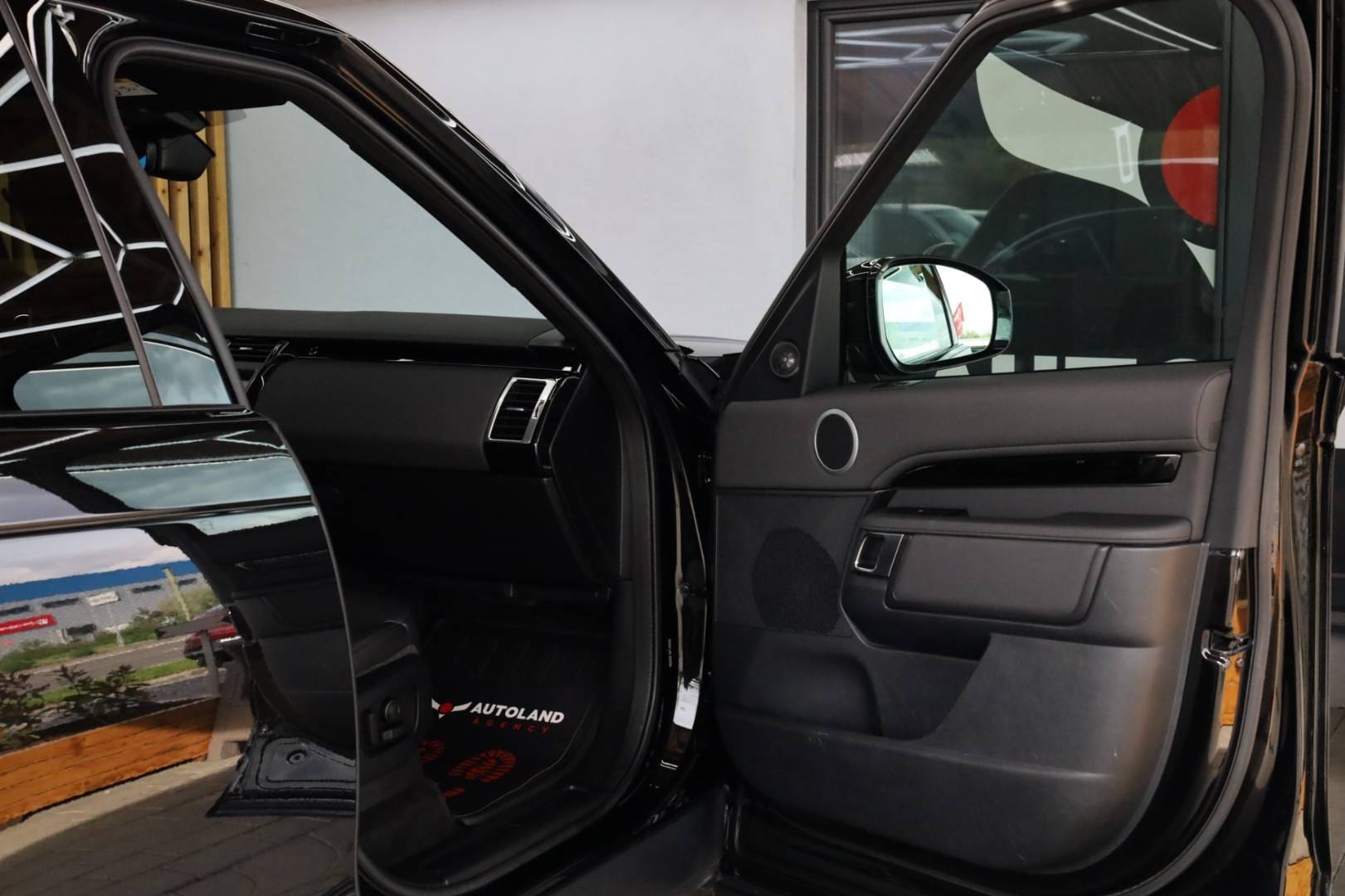 Land-Rover-Discovery-30D-SDV6-306k-HSE-Luxury-AWD-AT-54