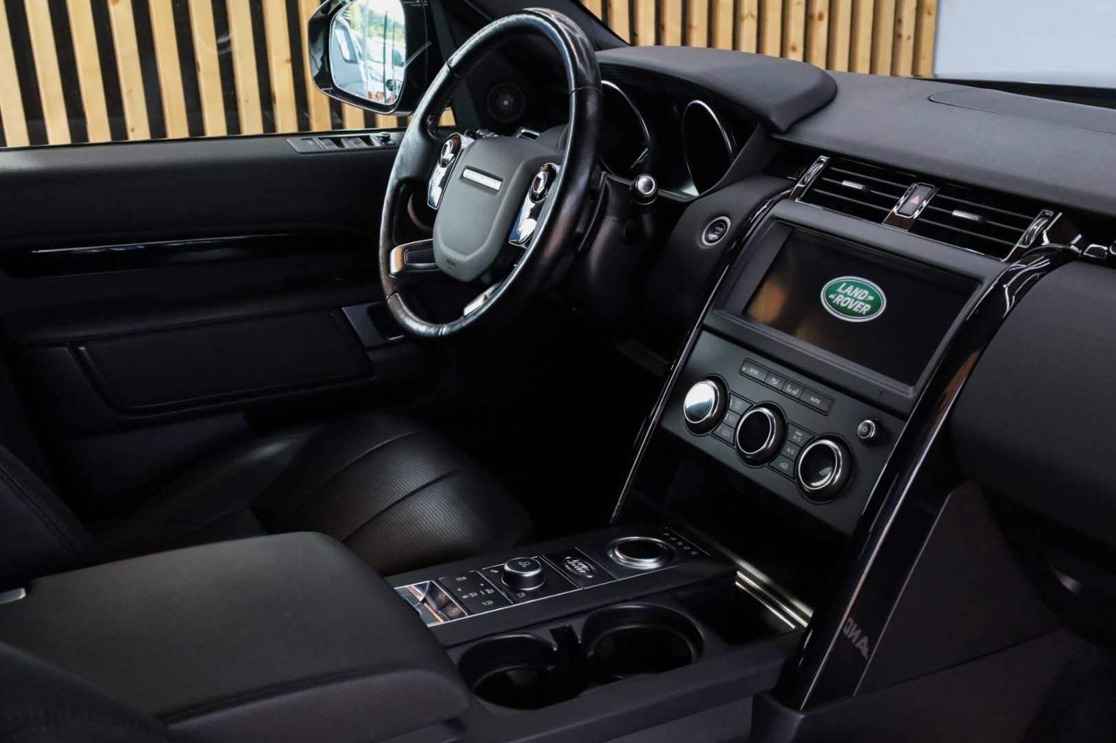 Land-Rover-Discovery-30D-SDV6-306k-HSE-Luxury-AWD-AT-55