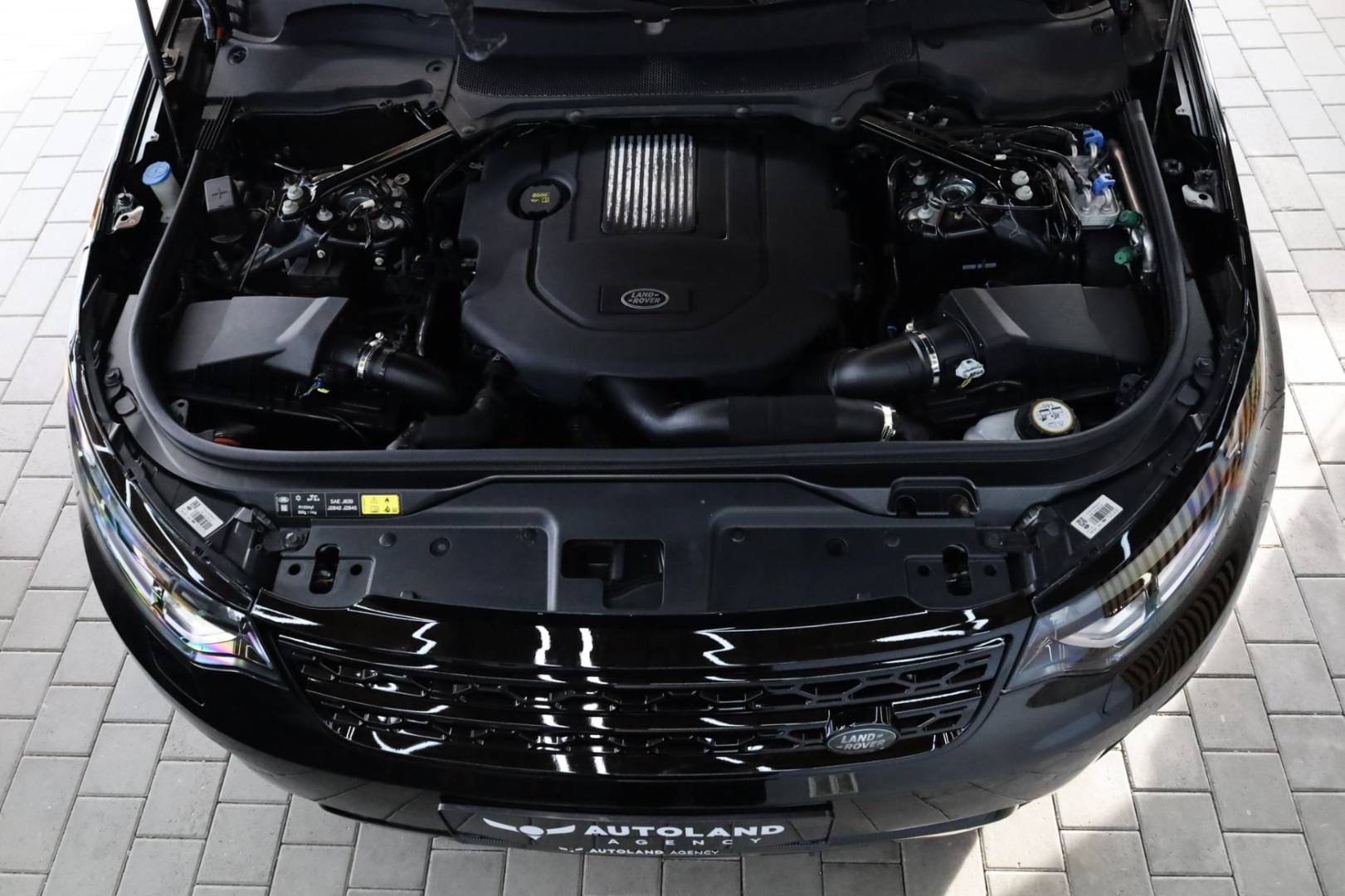 Land-Rover-Discovery-30D-SDV6-306k-HSE-Luxury-AWD-AT-56