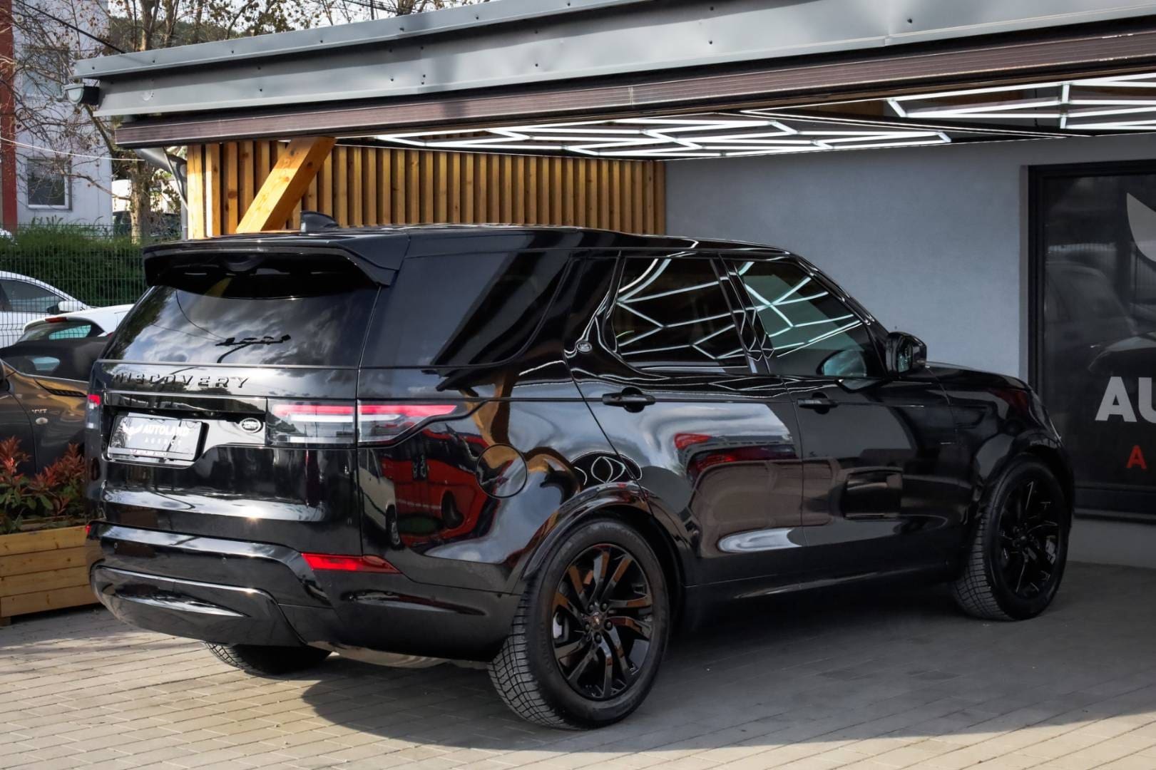 Land-Rover-Discovery-30D-SDV6-306k-HSE-Luxury-AWD-AT-6